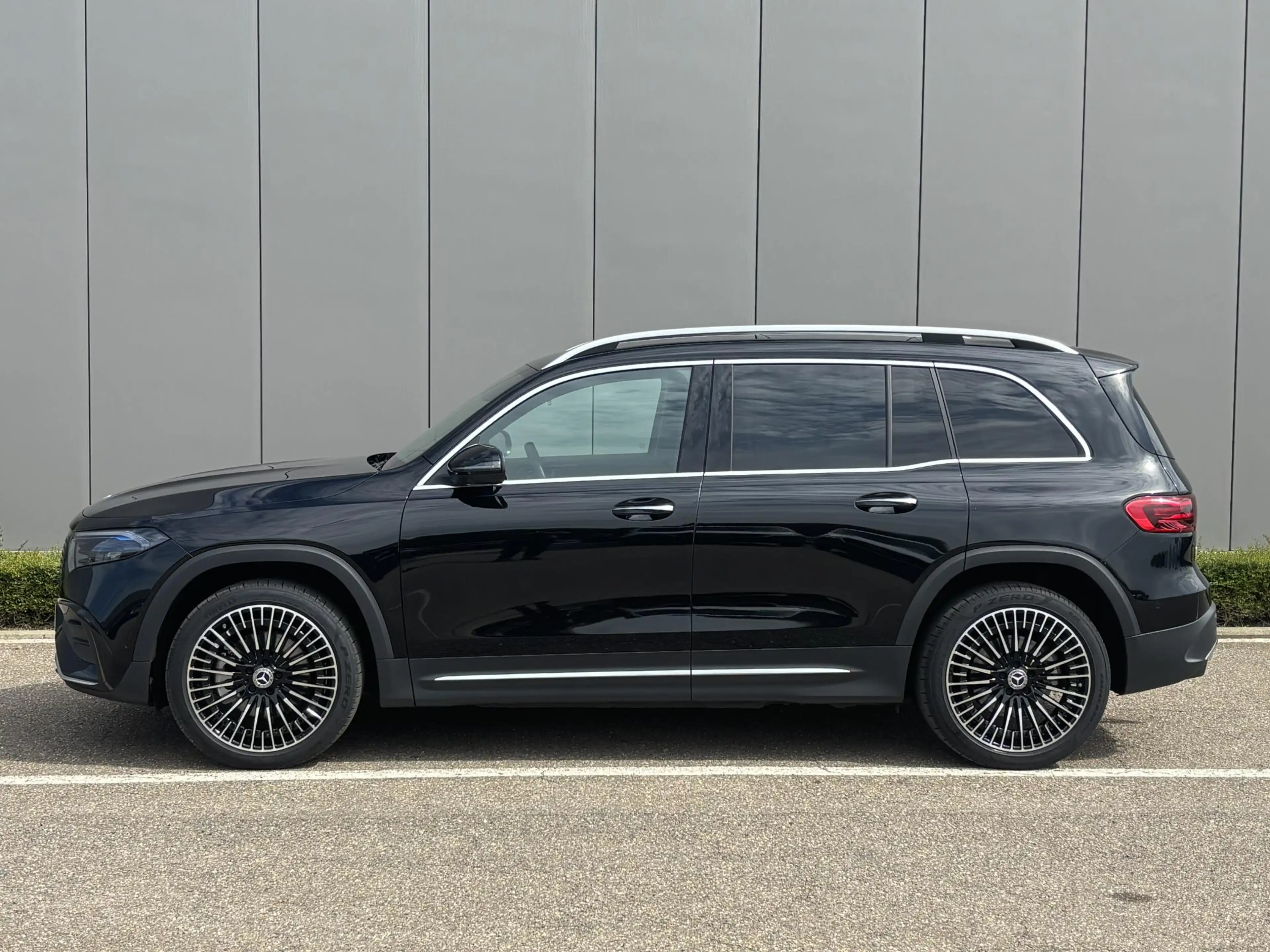 Mercedes-Benz EQB 250 EQB 250+ AMG Line — photo 15
