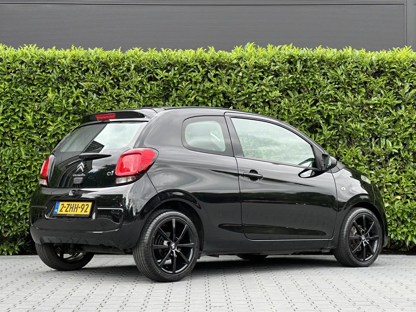 Citroen C1 1.0 e-VTi Airscape Feel Edition, NL AUTO, NAP LOGI Negro - 2