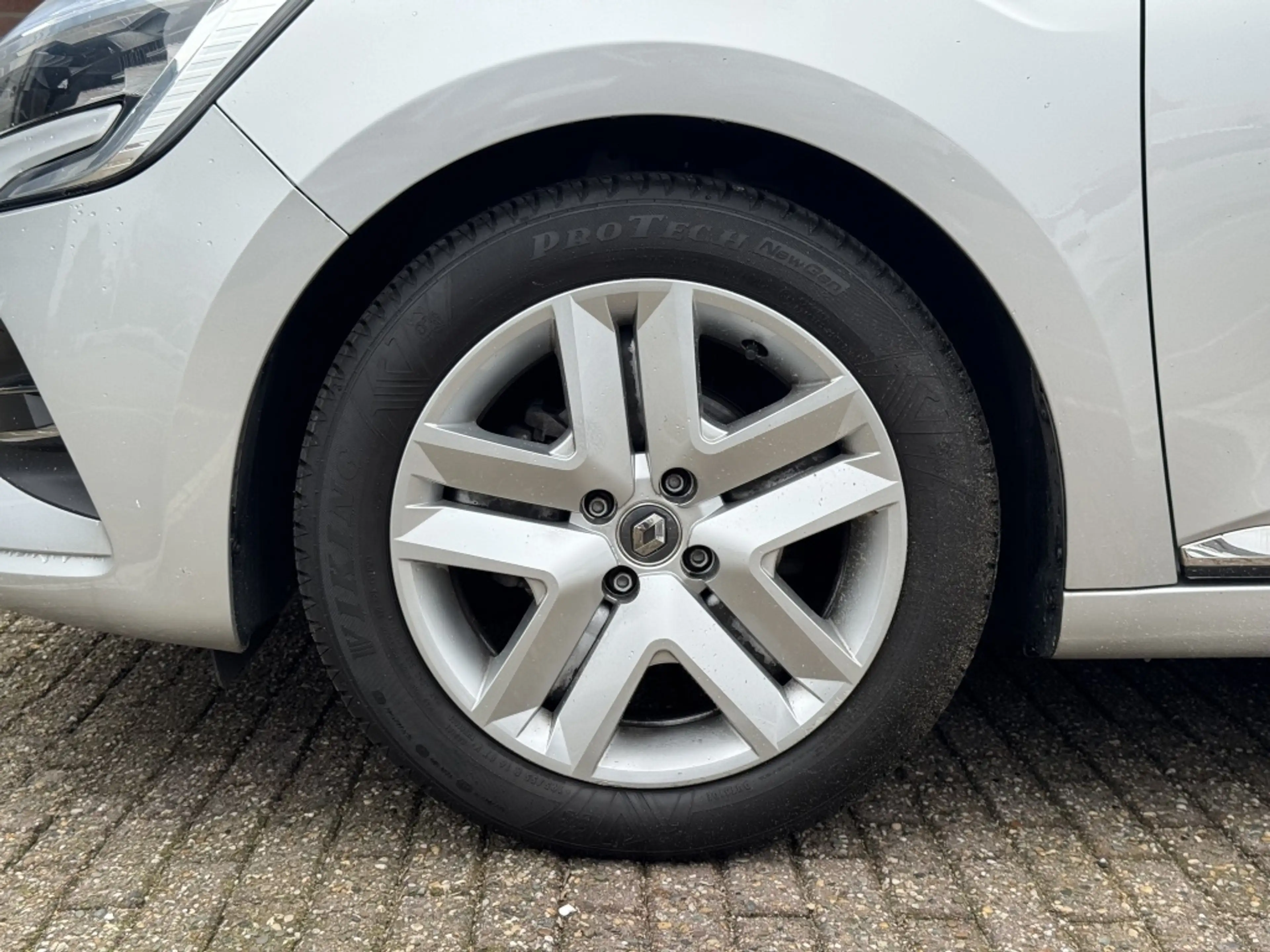Renault Clio 1.0 TCe Zen — photo 9