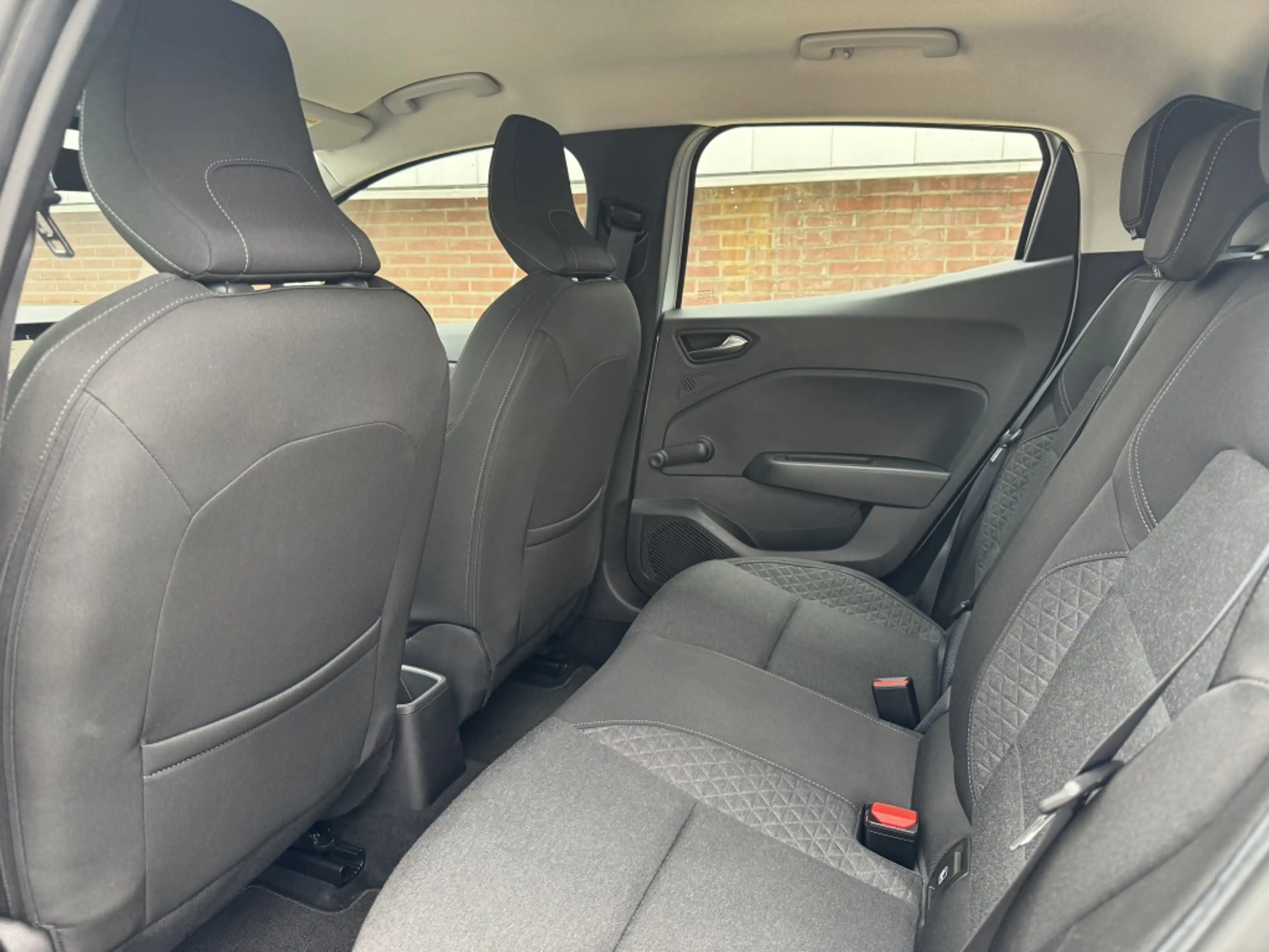 Renault Clio 1.0 TCe Zen — photo 11