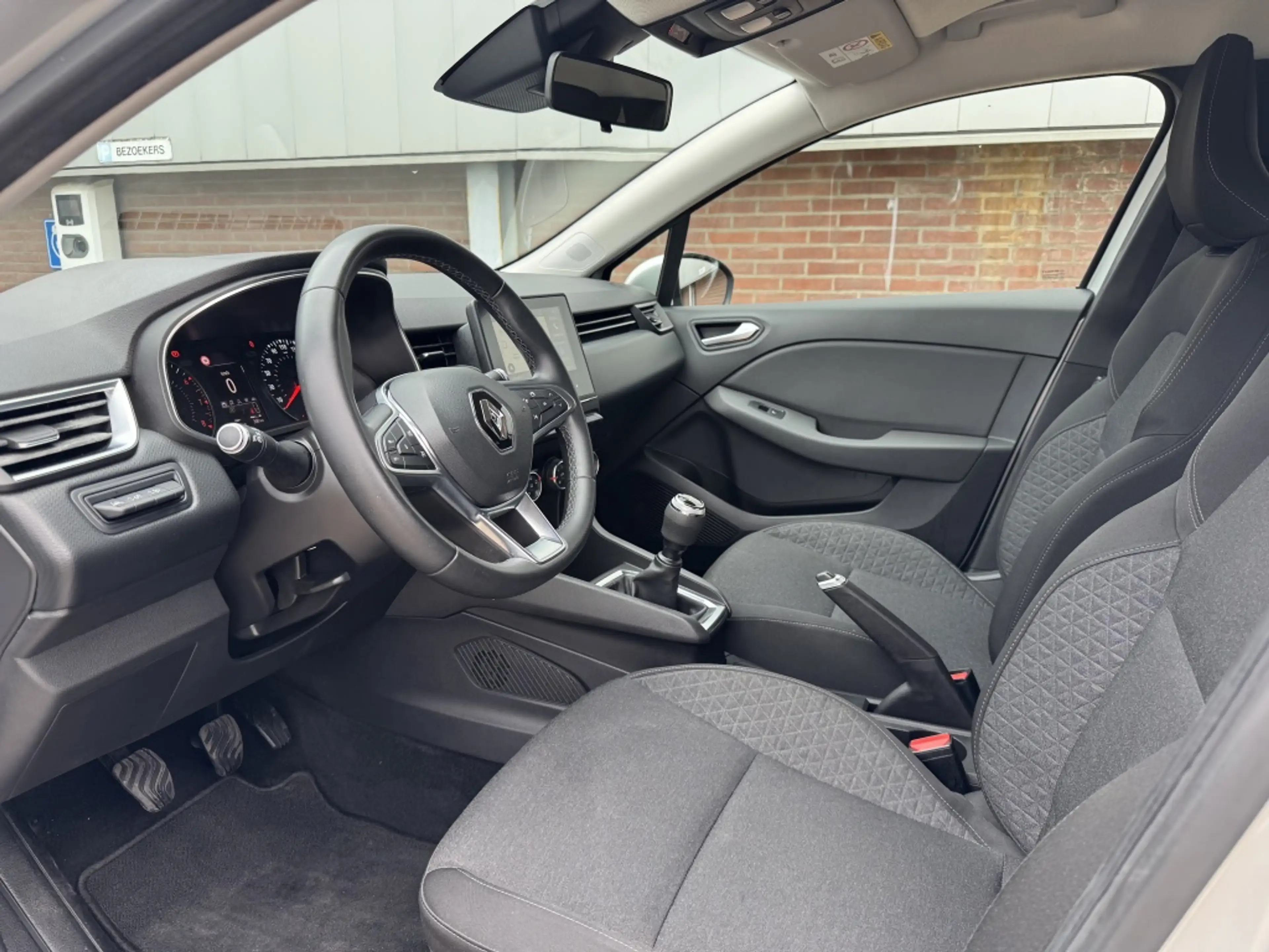 Renault Clio 1.0 TCe Zen — photo 14