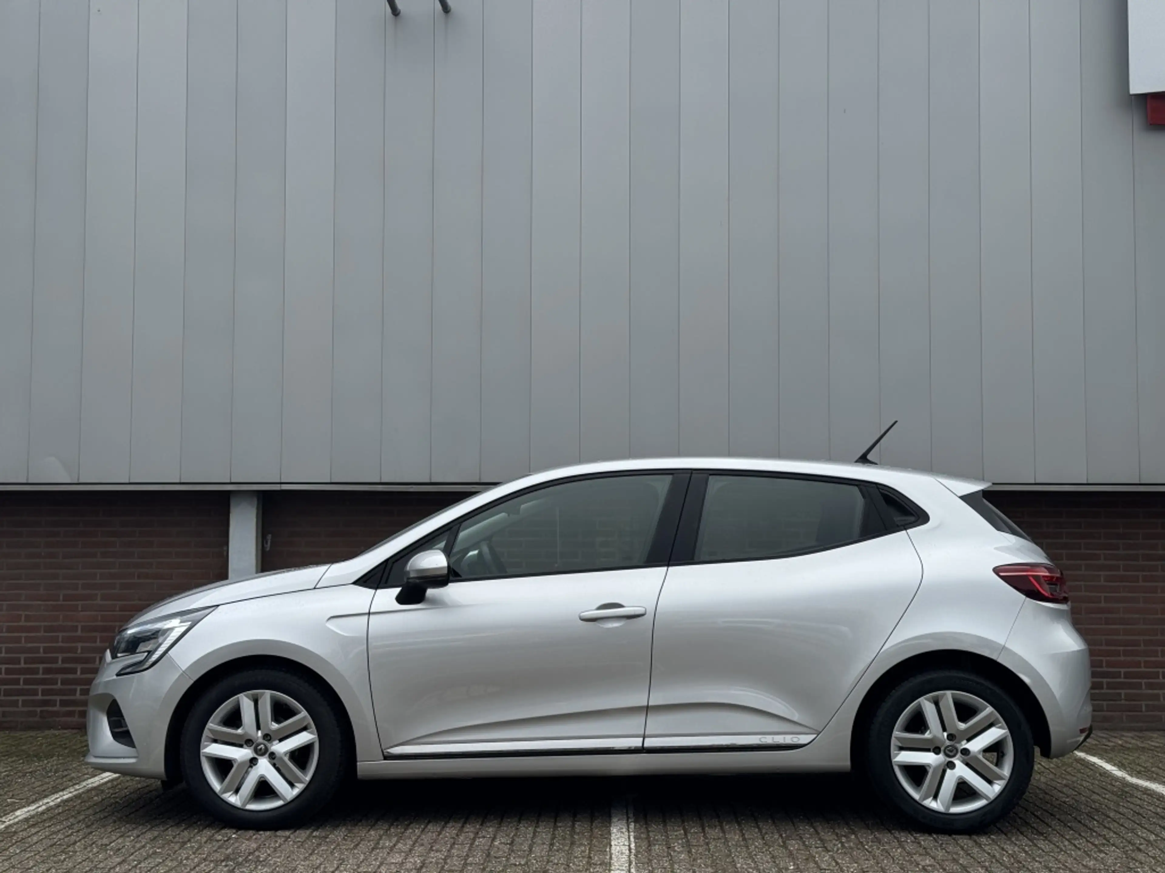Renault Clio 1.0 TCe Zen — photo 2