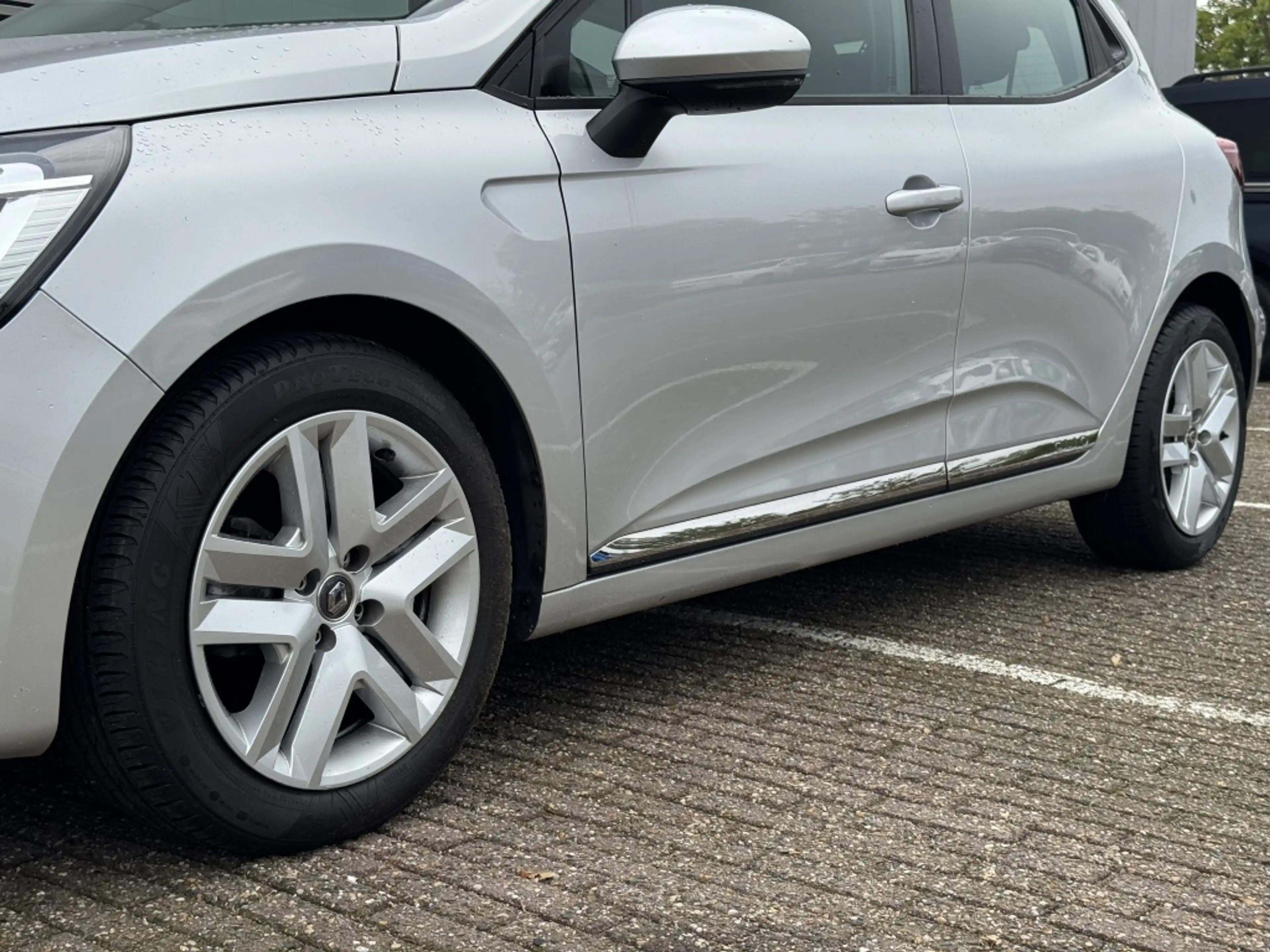 Renault Clio 1.0 TCe Zen — photo 8