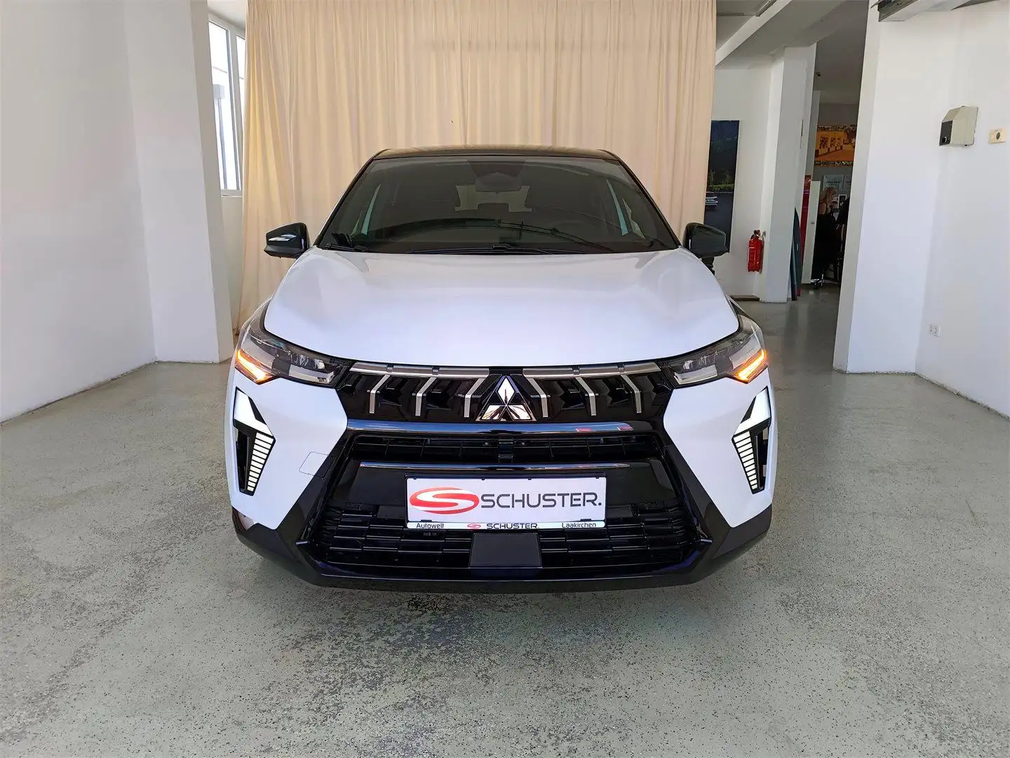 Mitsubishi ASX 1,8 HEV Invite Black Edition AT 26,5 Weiß - 2