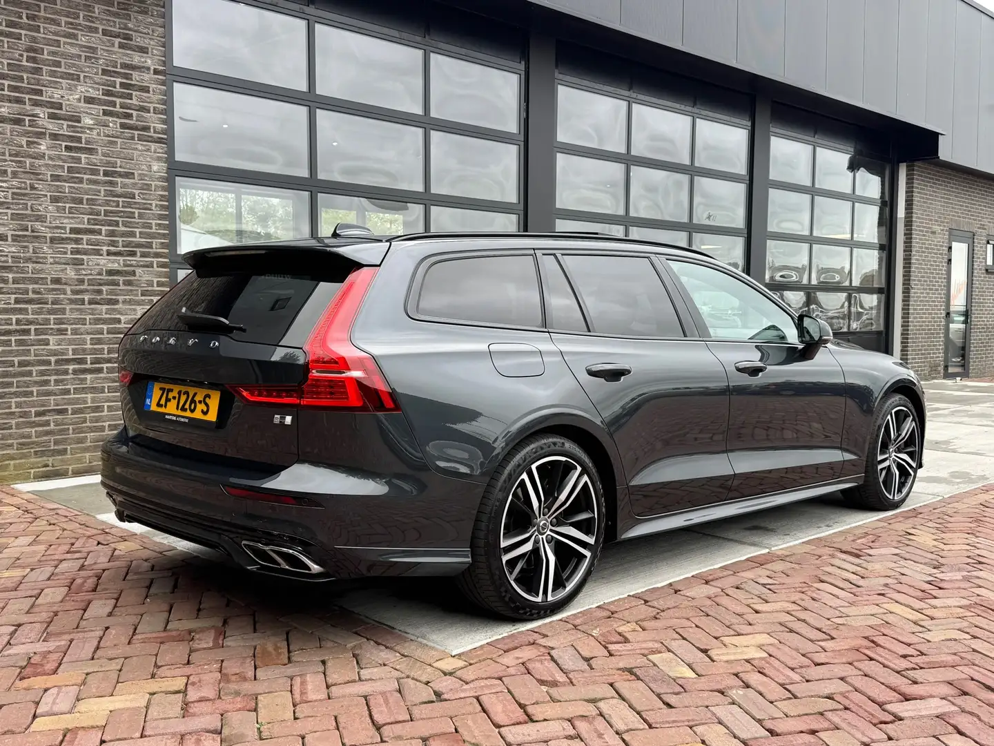 Volvo V60 2.0 T8 Twin Engine AWD R-Design | Polestar Enginee Gris - 2