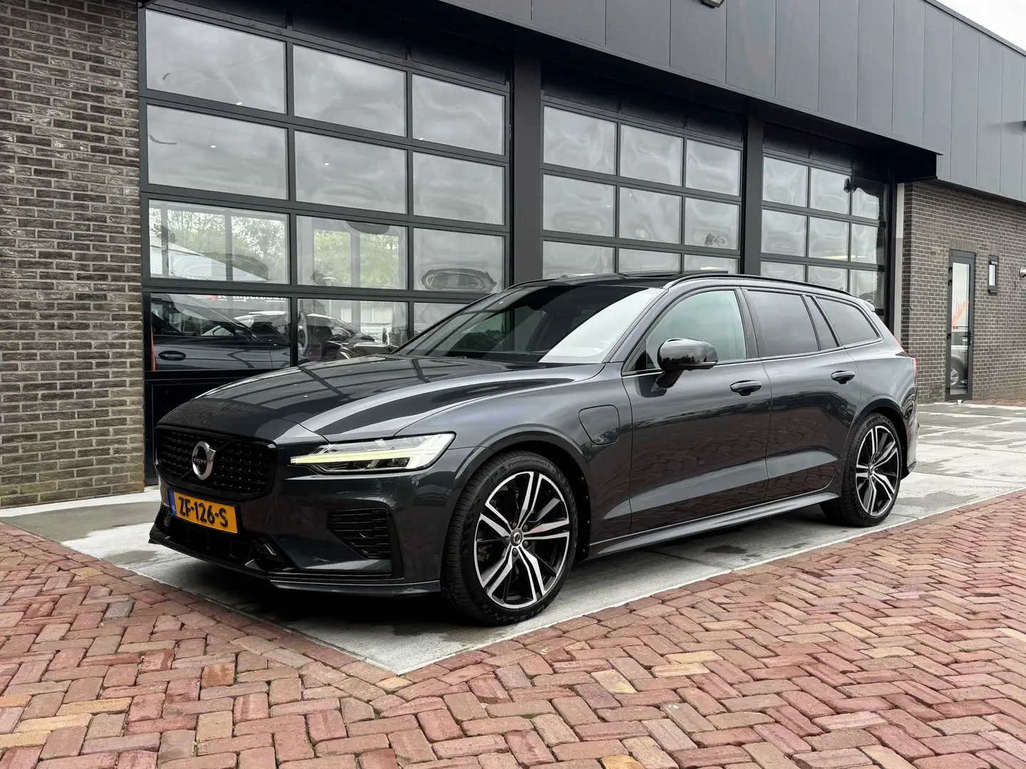 Volvo V60 2.0 T8 Twin Engine AWD R-Design | Polestar Enginee Gris - 1