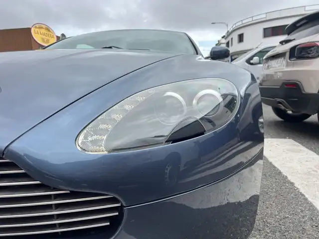 Aston Martin Vantage view 10