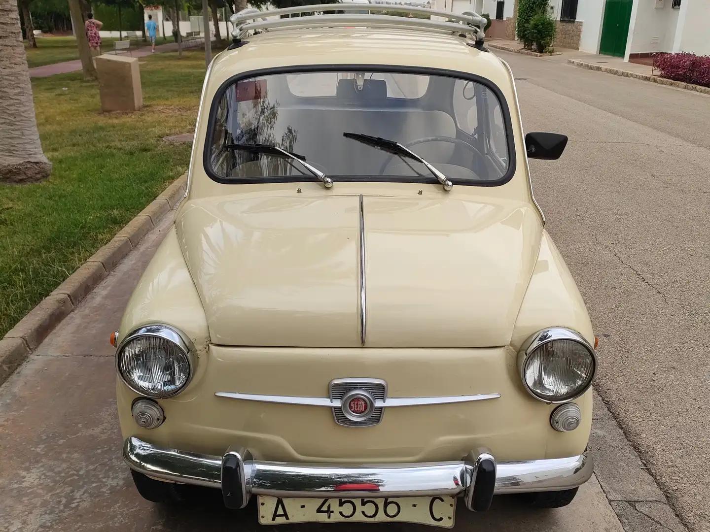 SEAT 600E Beige - 1