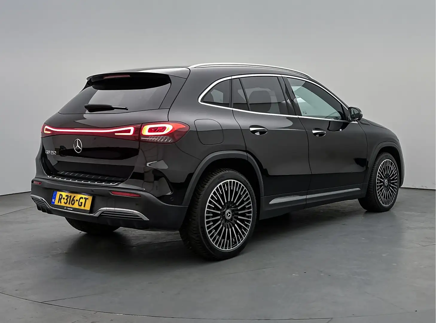 Mercedes-Benz EQA 250 Business Solution AMG 67 kWh | Multi spaaks lichtm Zwart - 2