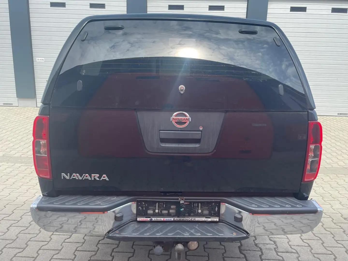 Nissan Navara Double Cab LE 4X4 Negro - 2