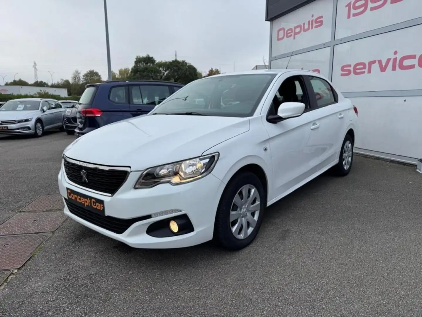 Peugeot 301 Active 1.5 BlueHDi 100cv + Antibrouillard Weiß - 2