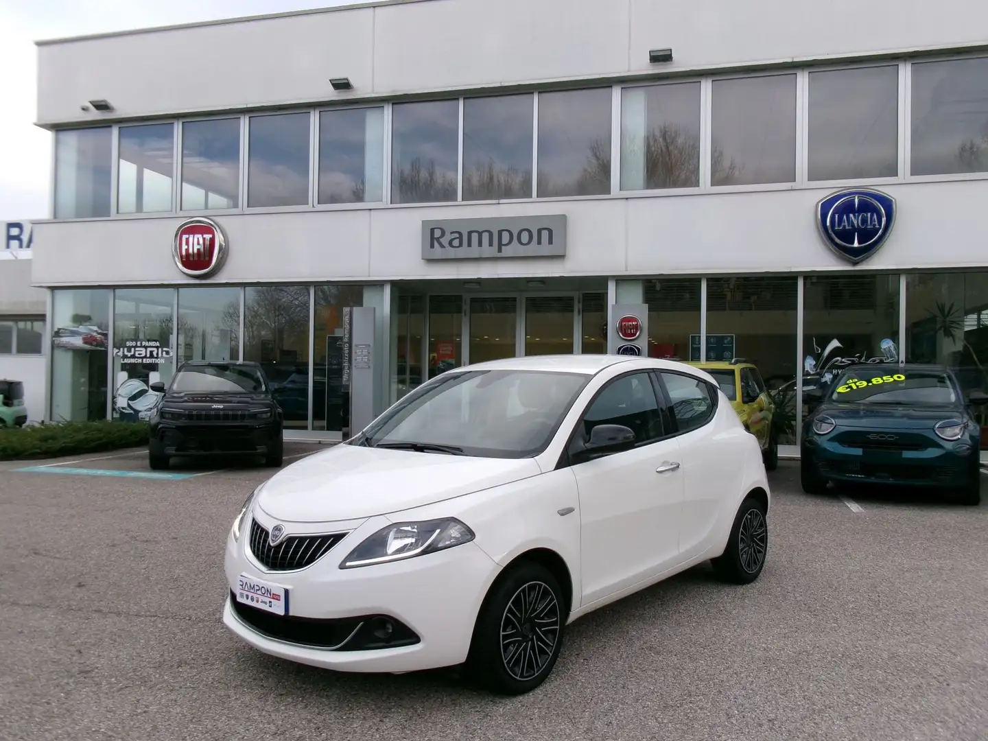 Lancia Ypsilon Ypsilon 1.0 FireFly 5 porte S&S Hybrid Gold Plus Weiß - 1