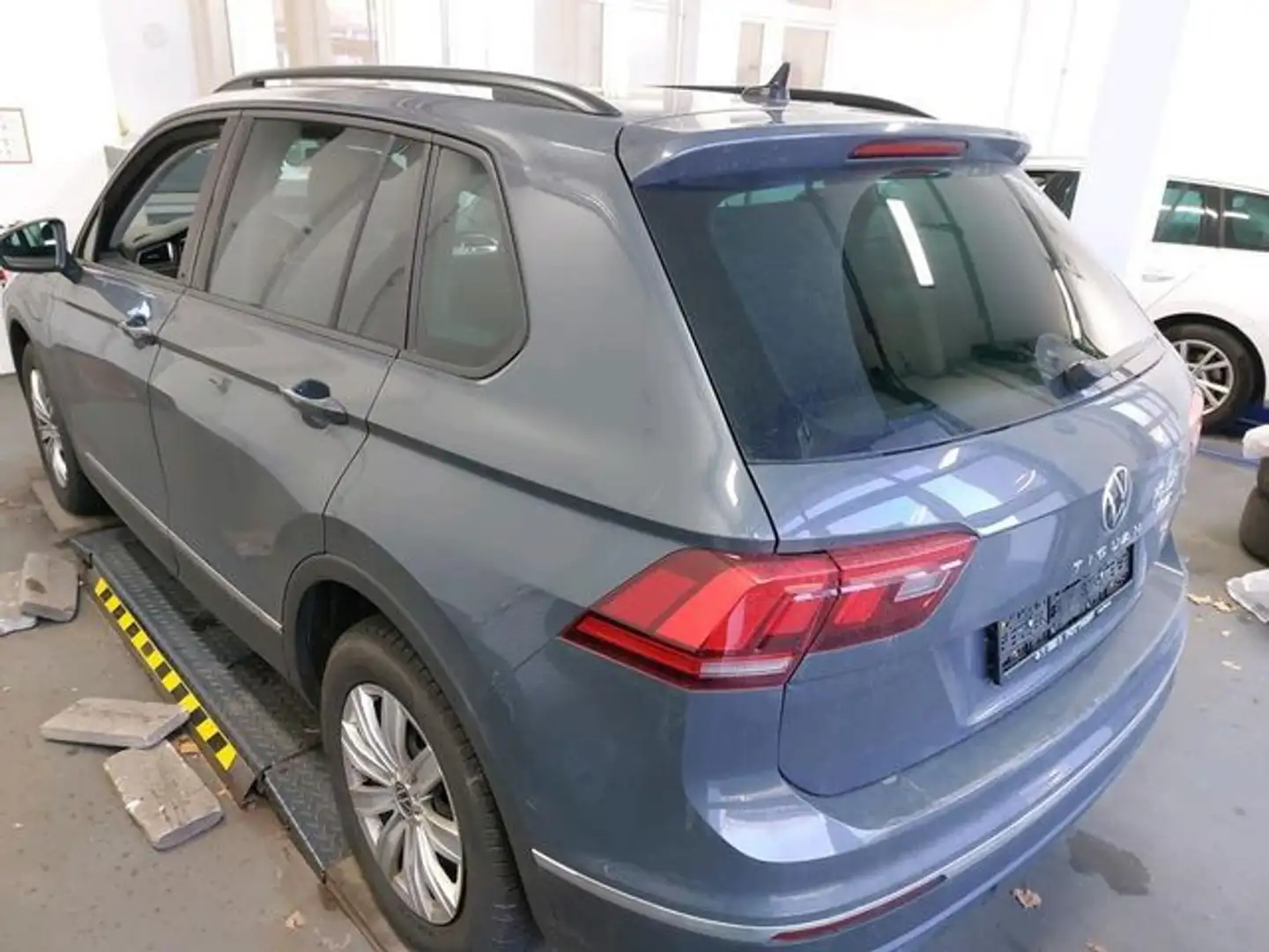 Volkswagen Tiguan 1.4 TSI eHybrid DSG LIFE AHK KAMERA NAVI Grau - 2