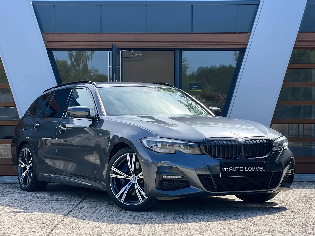 BMW 330
