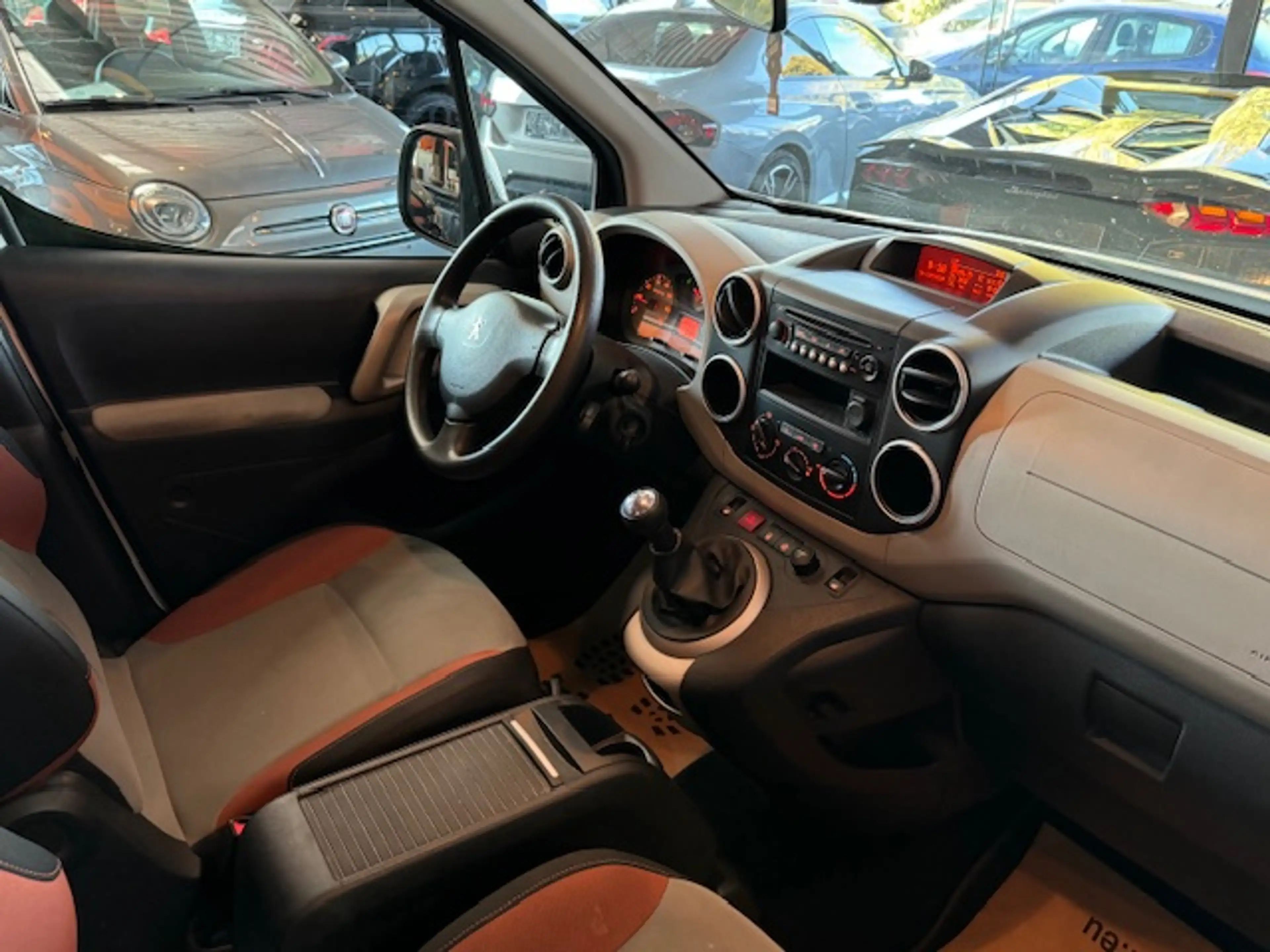 Peugeot Partner 1.2 - A/C - RADIO CD/AUX - LIM/REG - VITRES AV ELEC — photo 12