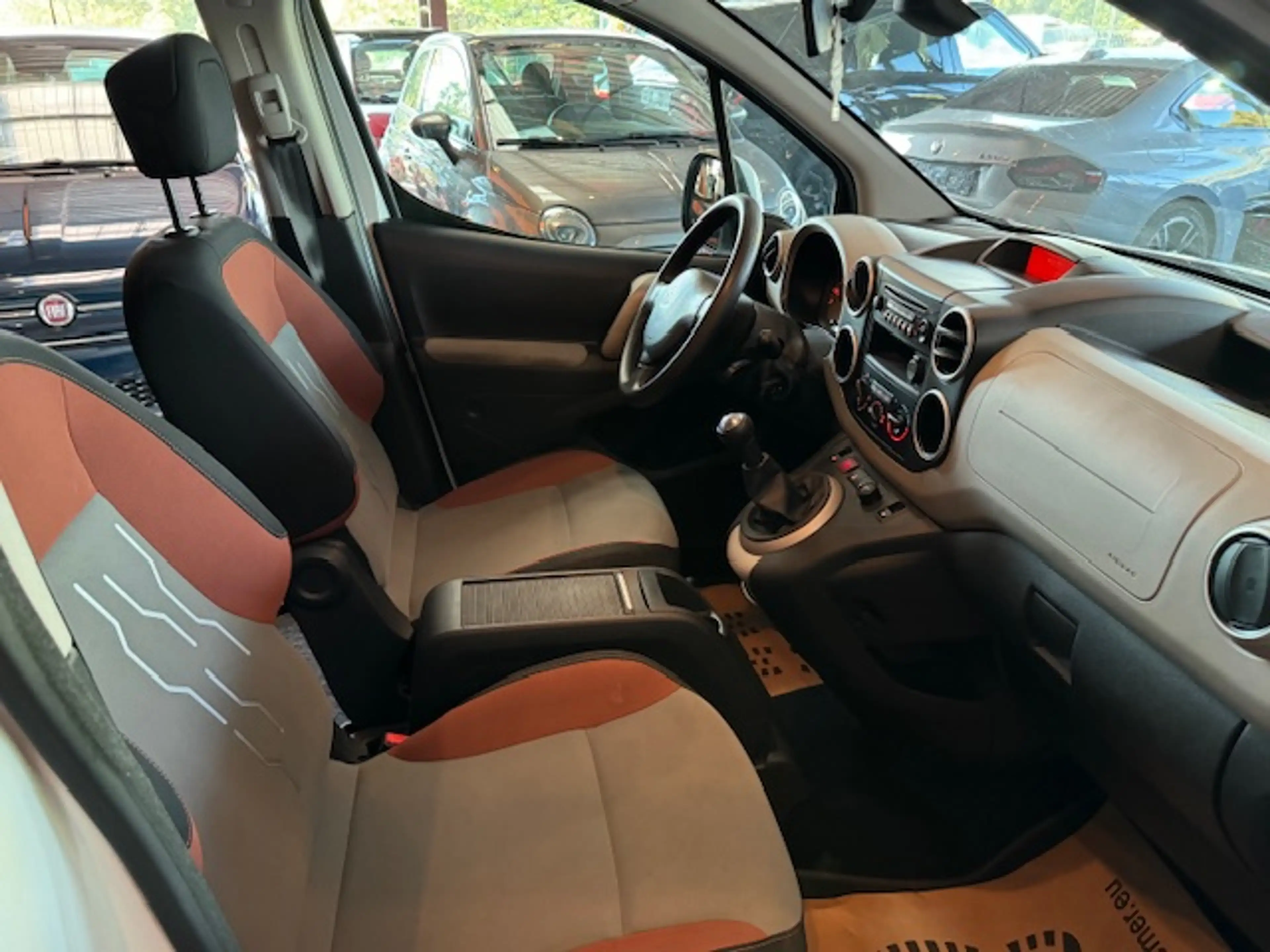 Peugeot Partner 1.2 - A/C - RADIO CD/AUX - LIM/REG - VITRES AV ELEC — photo 10