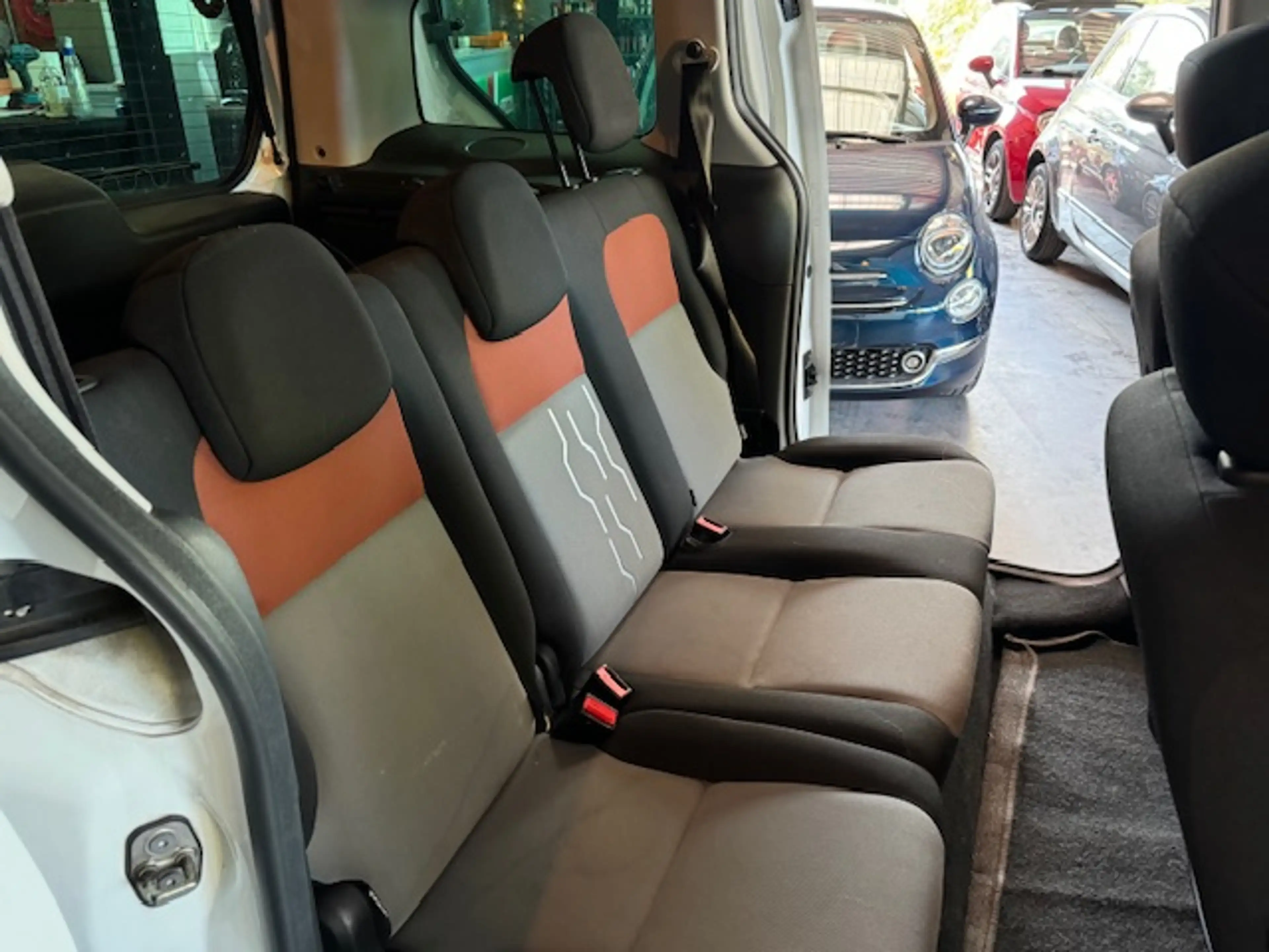 Peugeot Partner 1.2 - A/C - RADIO CD/AUX - LIM/REG - VITRES AV ELEC — photo 9