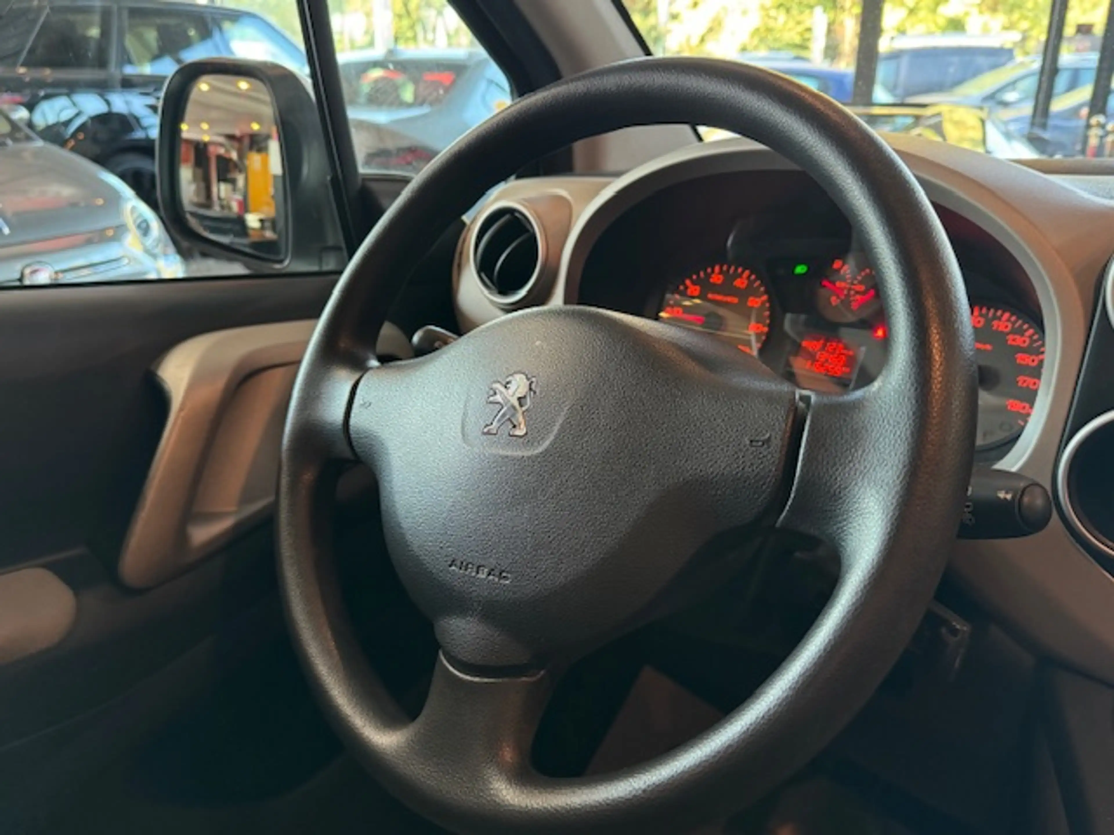 Peugeot Partner 1.2 - A/C - RADIO CD/AUX - LIM/REG - VITRES AV ELEC — photo 15
