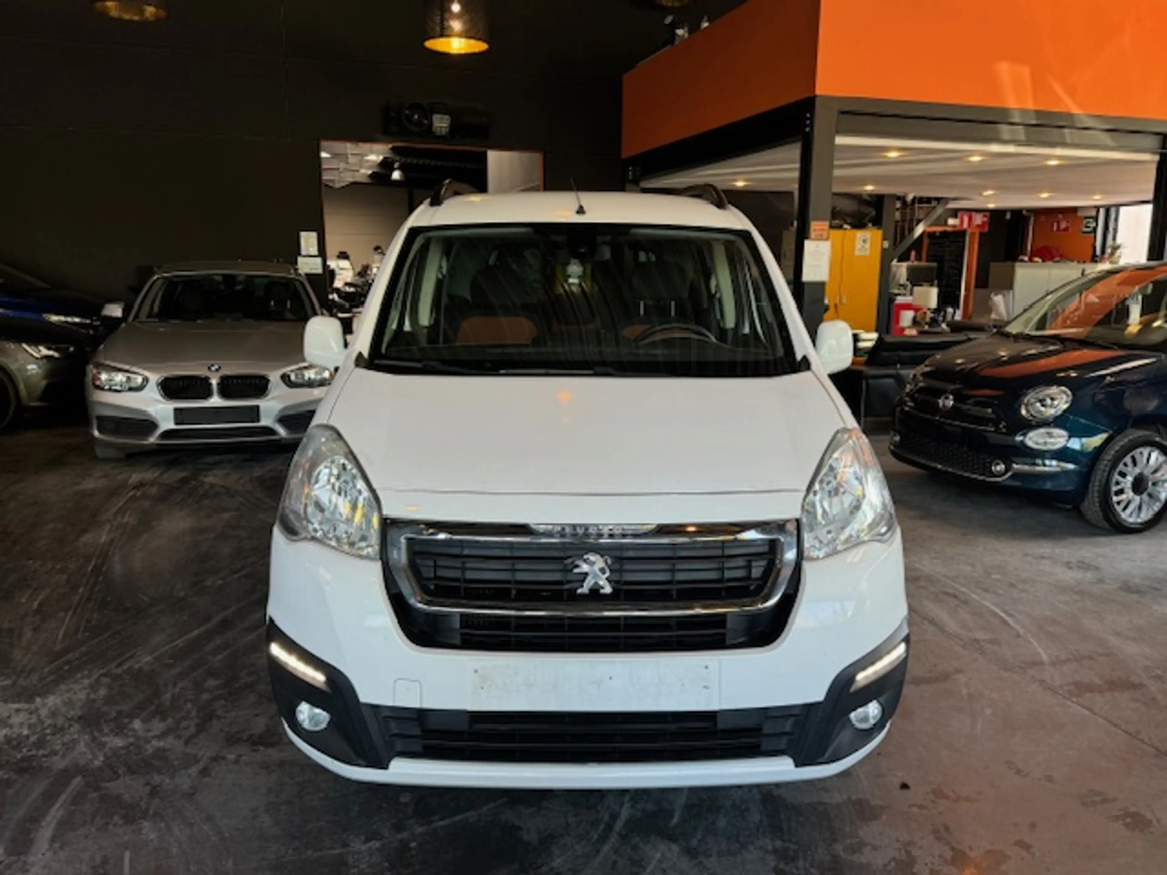 Peugeot Partner 1.2 - A/C - RADIO CD/AUX - LIM/REG - VITRES AV ELEC — photo 3