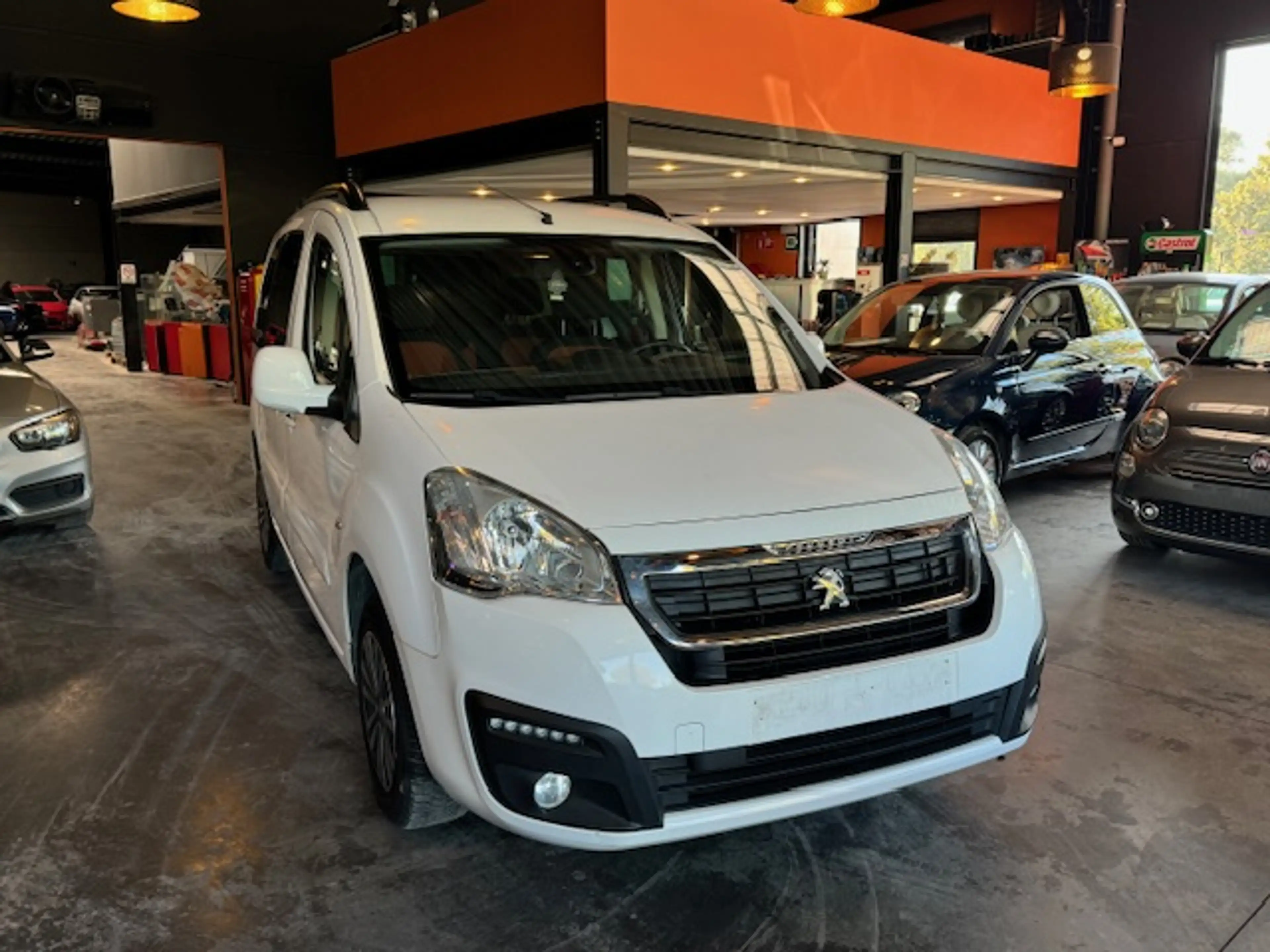 Peugeot Partner 1.2 - A/C - RADIO CD/AUX - LIM/REG - VITRES AV ELEC