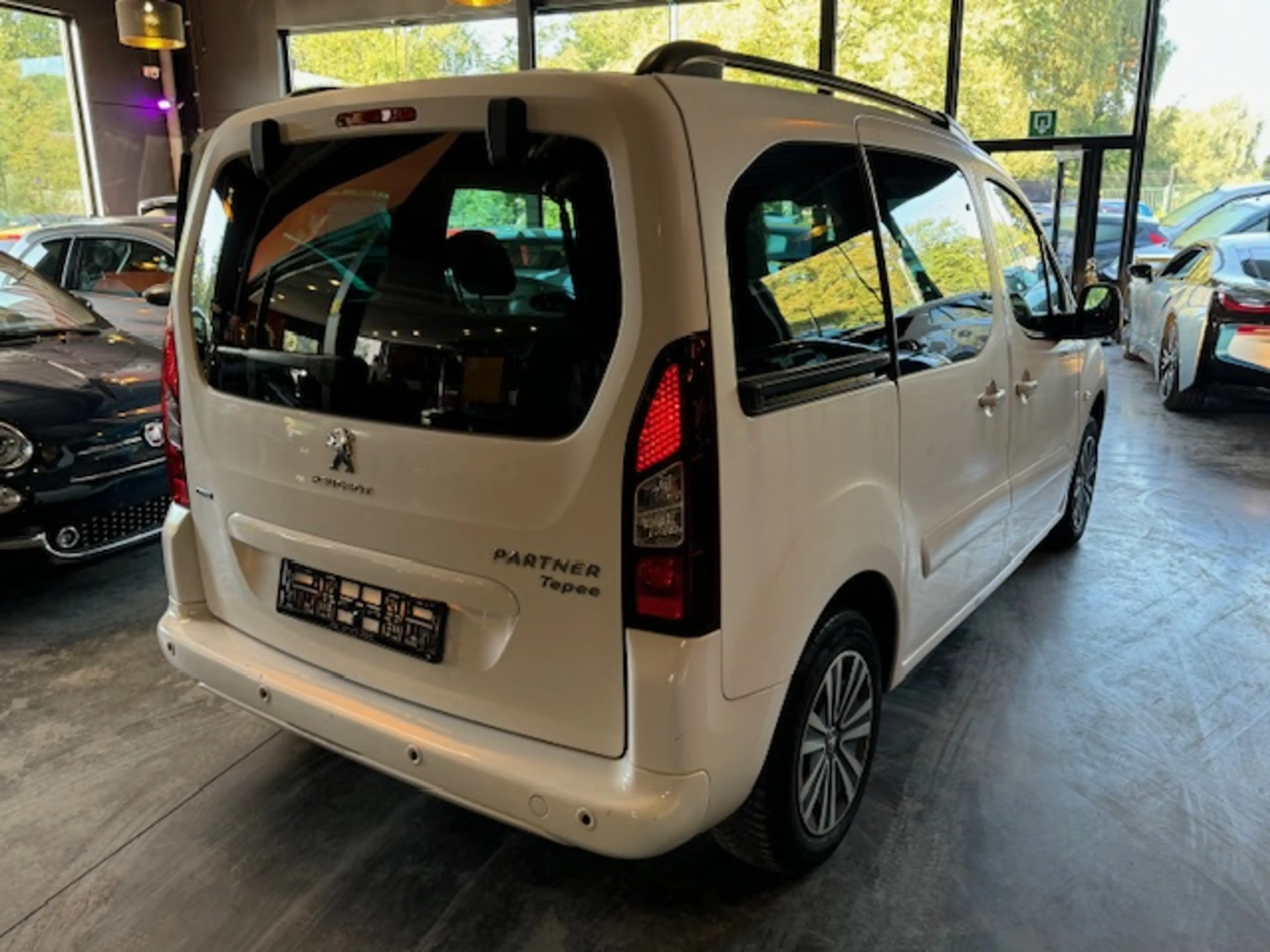 Peugeot Partner 1.2 - A/C - RADIO CD/AUX - LIM/REG - VITRES AV ELEC — photo 7