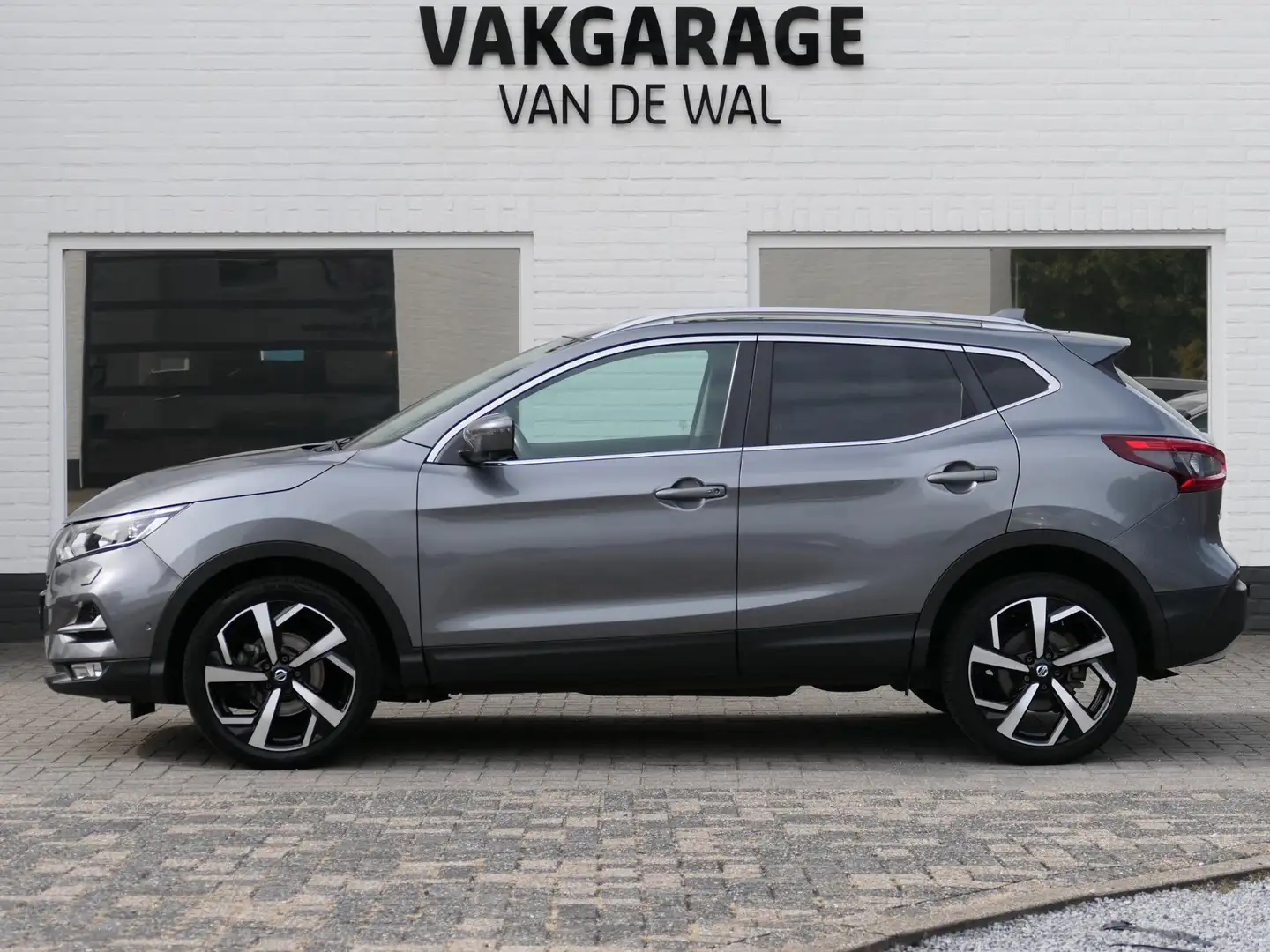 Nissan Qashqai 1.2 Tekna | Facelift | Panoramadak | 360°-camera | Gris - 2