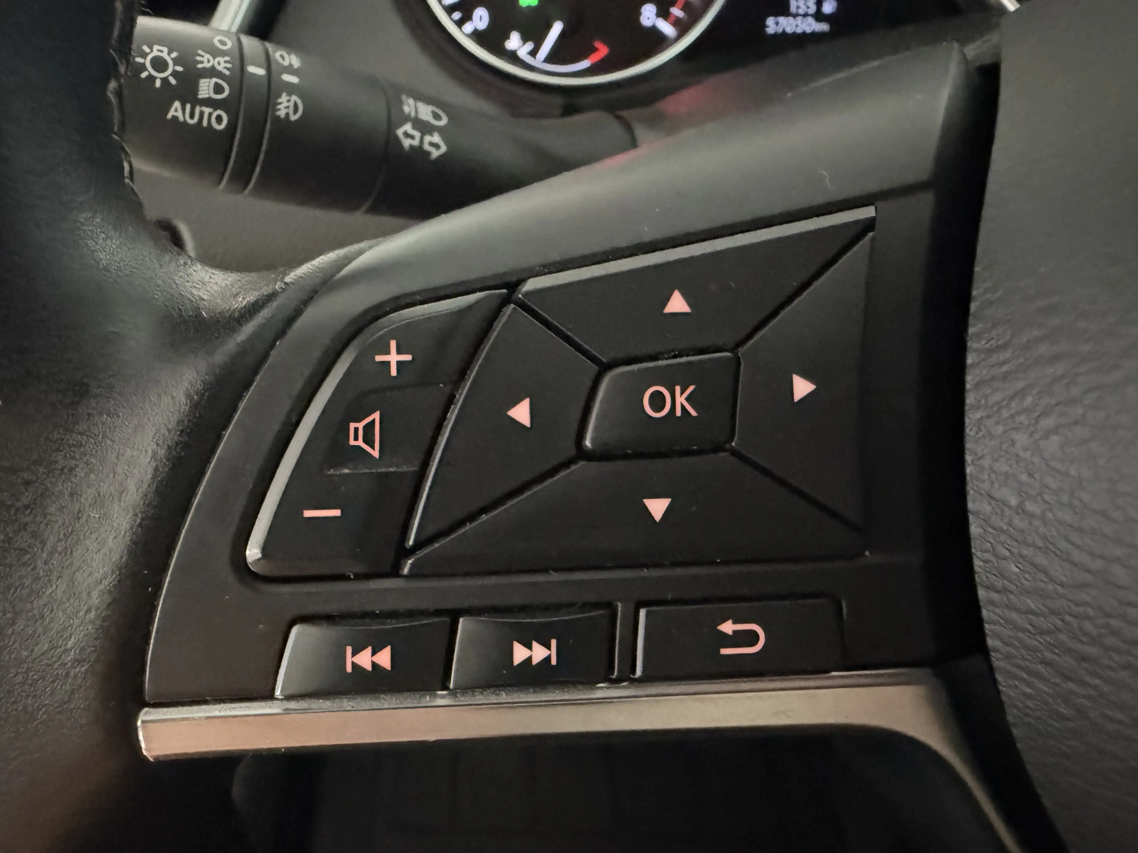 Nissan Qashqai 1.3 DIG-T Premium Edition Leer / Navigatie / cruis — photo 18