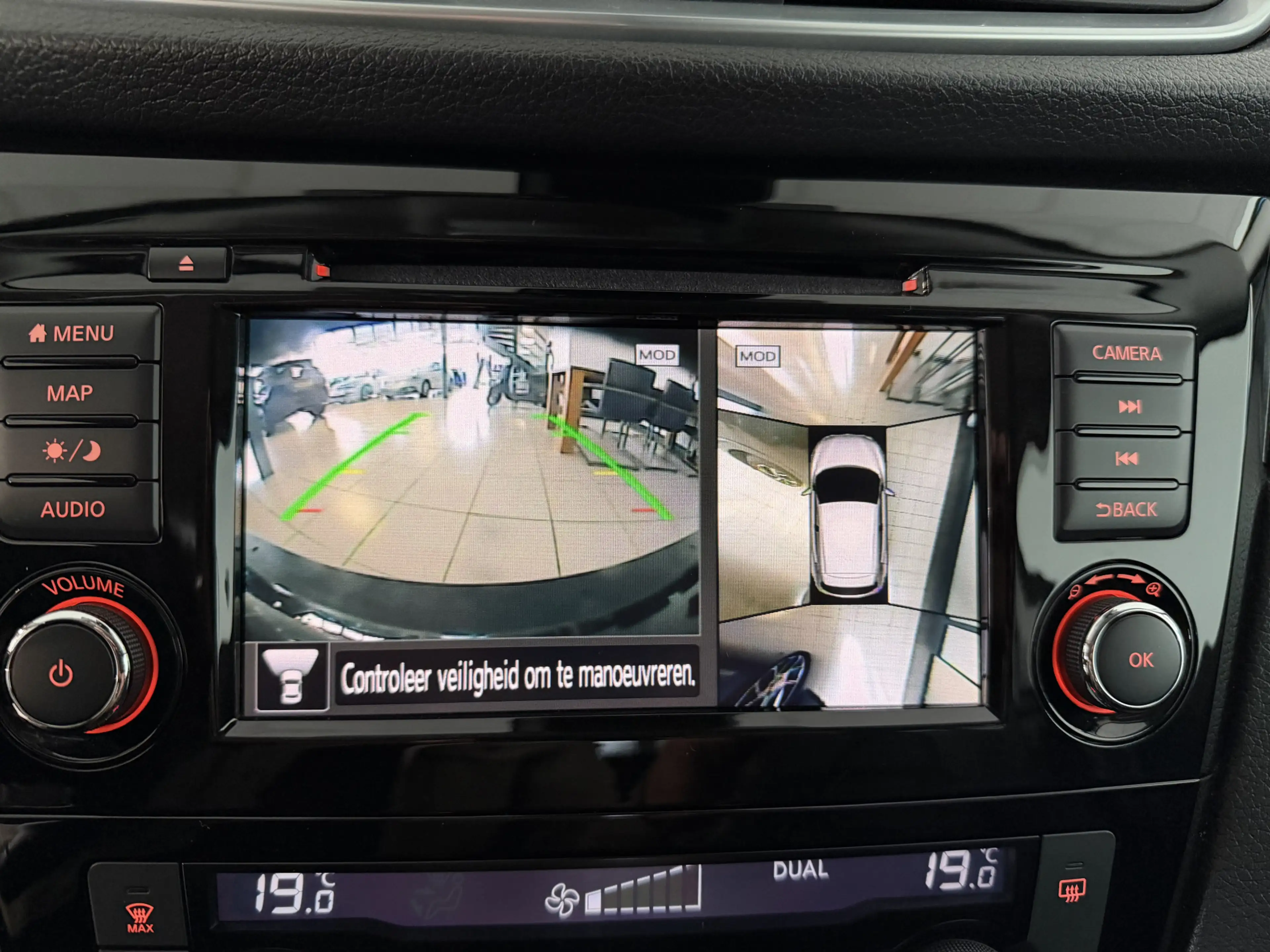 Nissan Qashqai 1.3 DIG-T Premium Edition Leer / Navigatie / cruis — photo 23