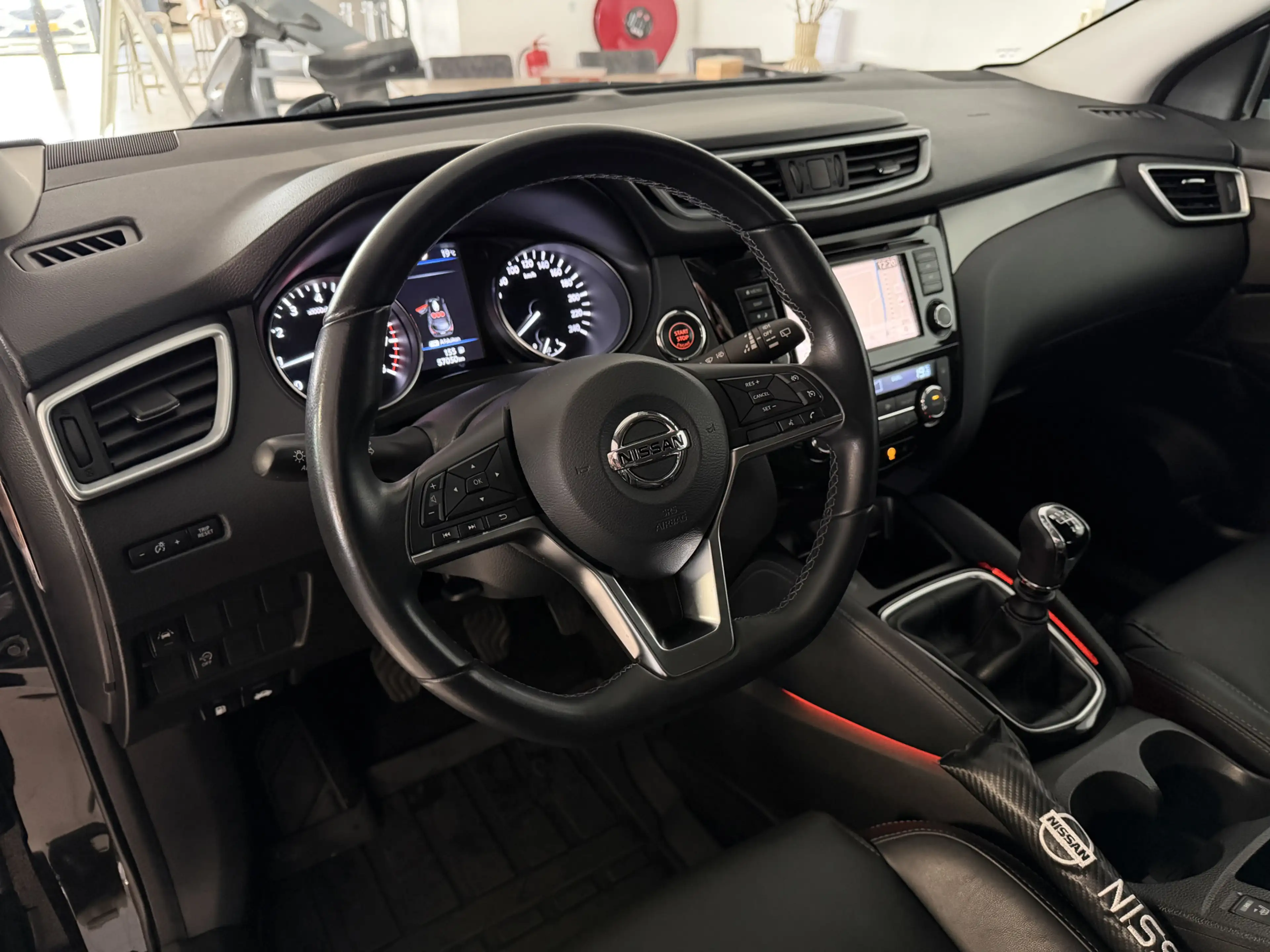 Nissan Qashqai 1.3 DIG-T Premium Edition Leer / Navigatie / cruis — photo 16