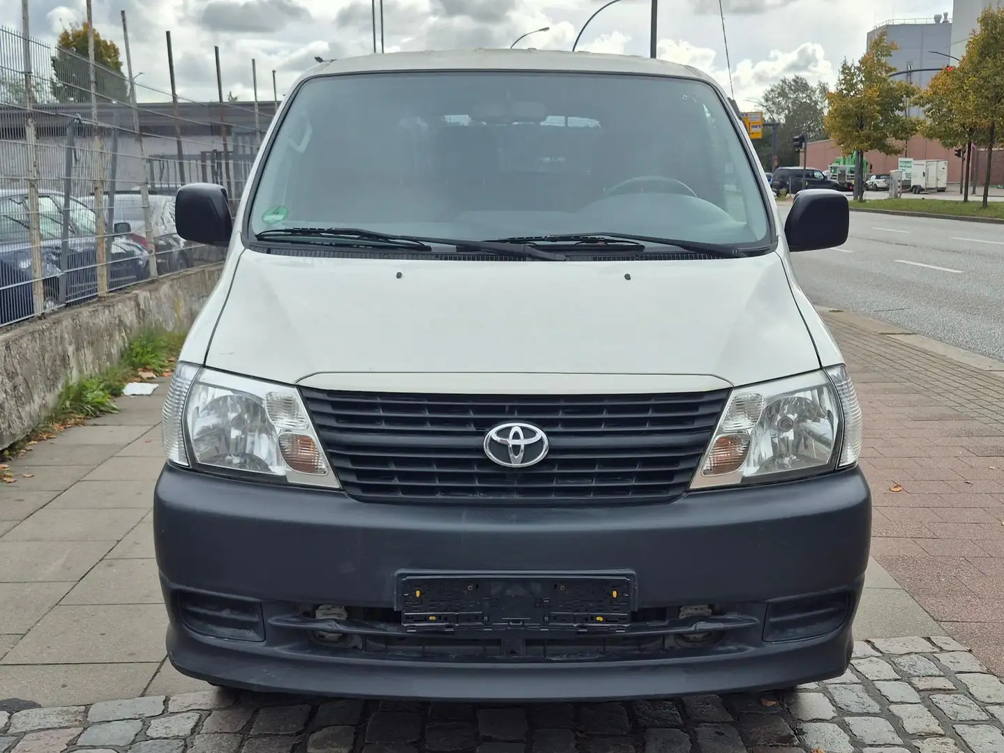 Toyota Hiace Kasten TD Weiß - 2