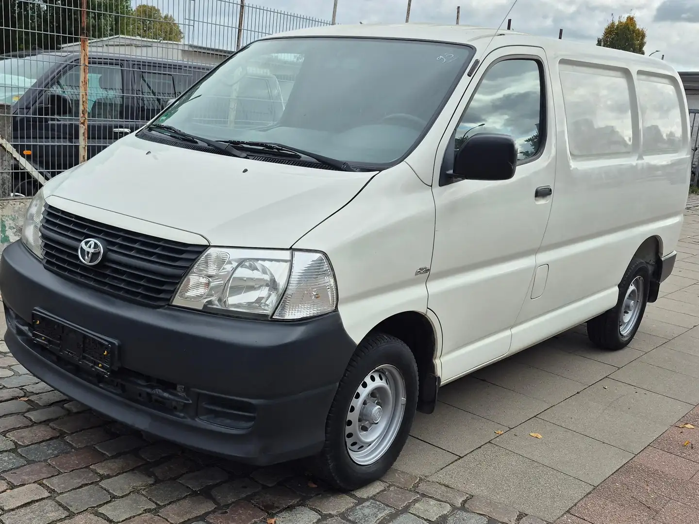 Toyota Hiace Kasten TD Weiß - 1