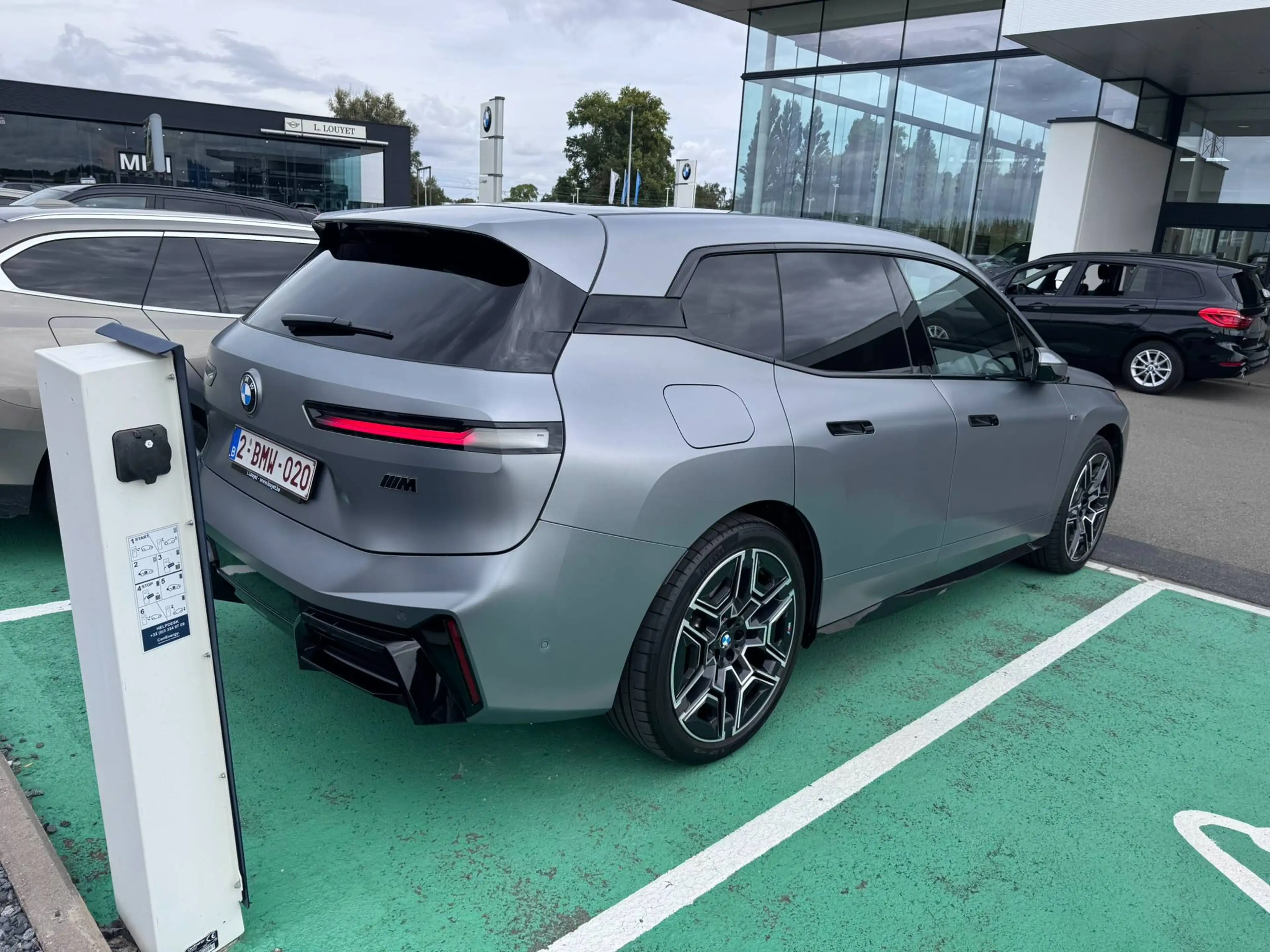 BMW iX xDrive 60 M Edition — photo 2
