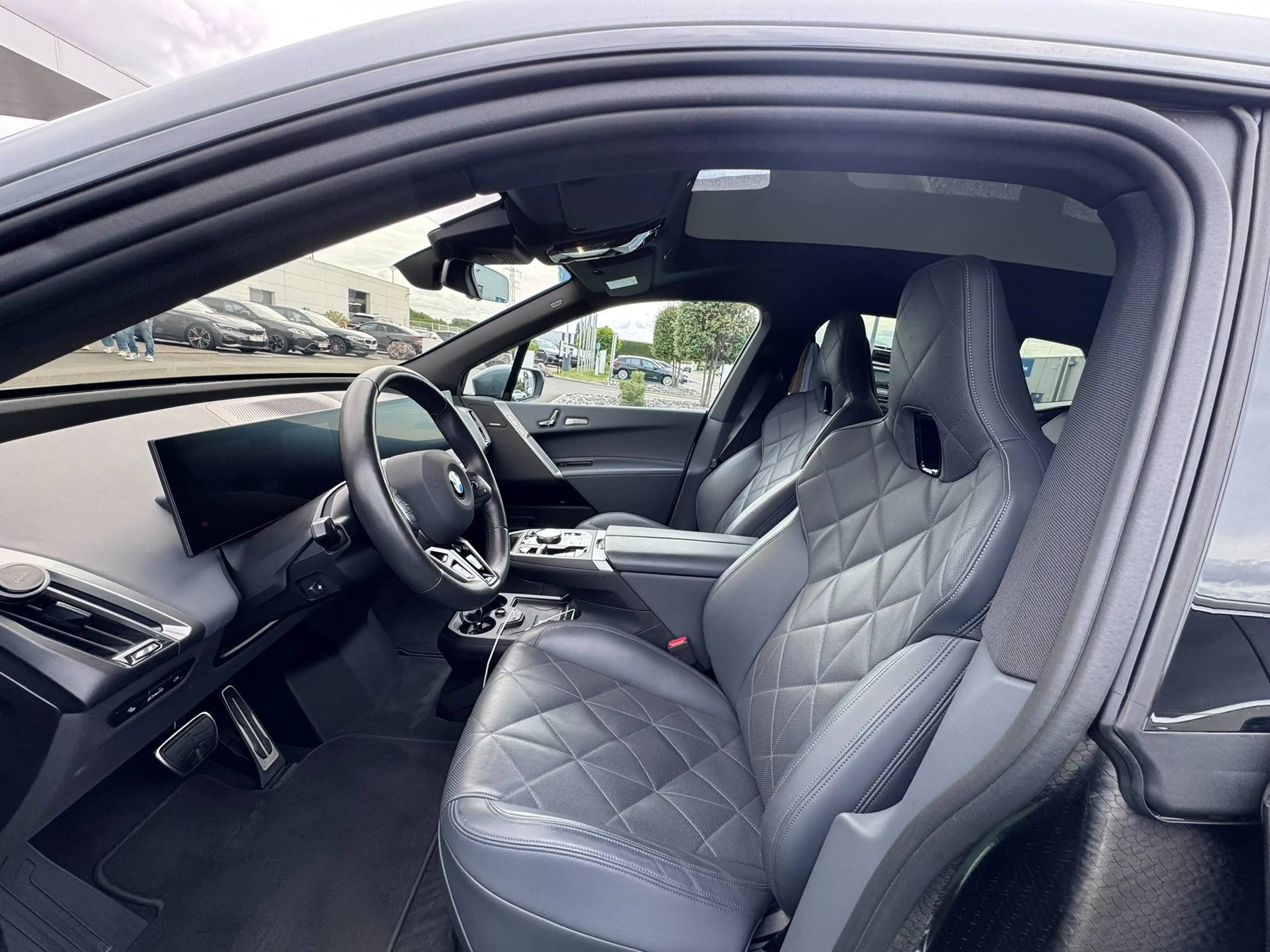 BMW iX xDrive 60 M Edition — photo 5