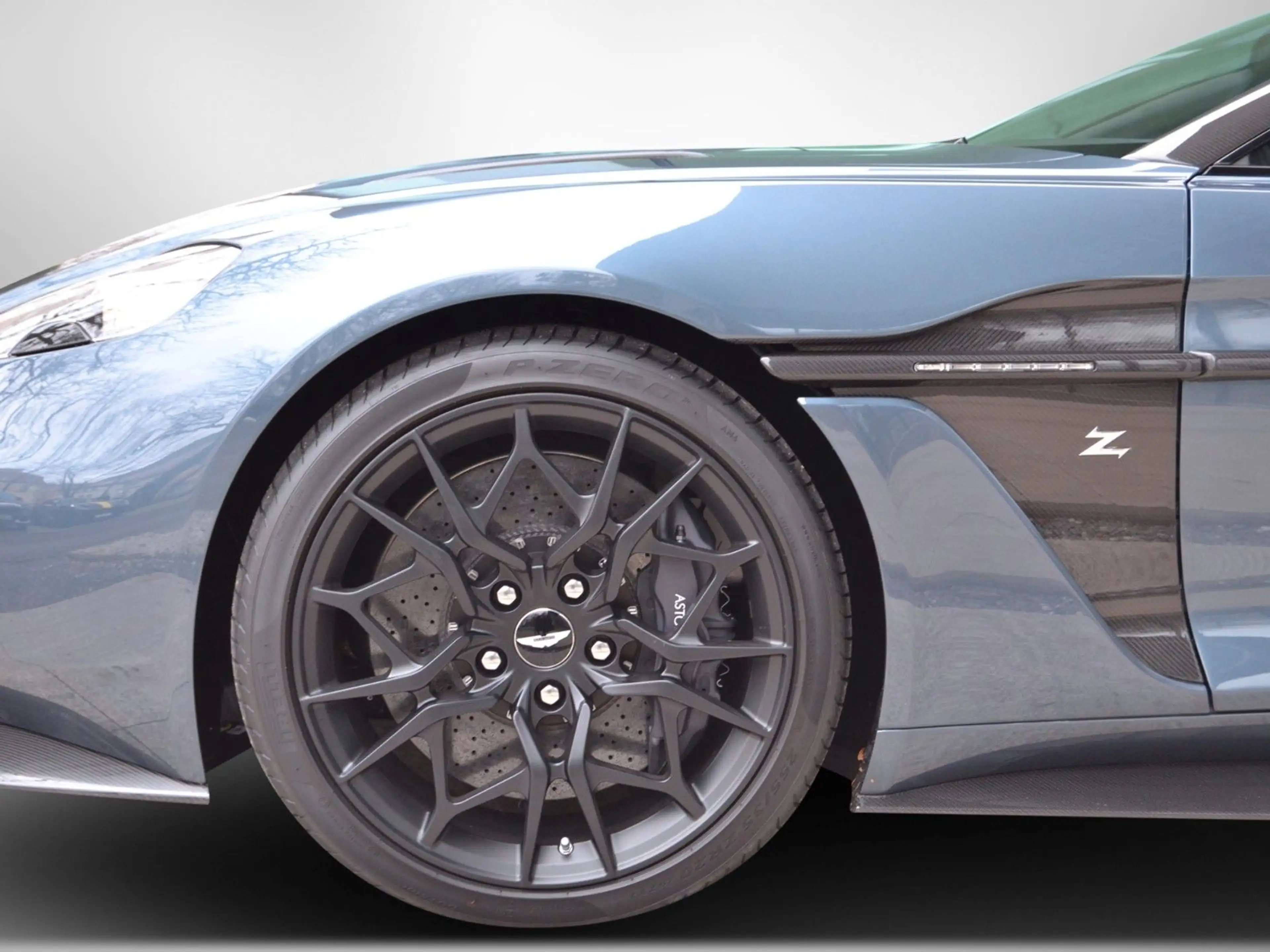 Aston Martin Vanquish Zagato Shooting Brake Nr. 92/99 — photo 3