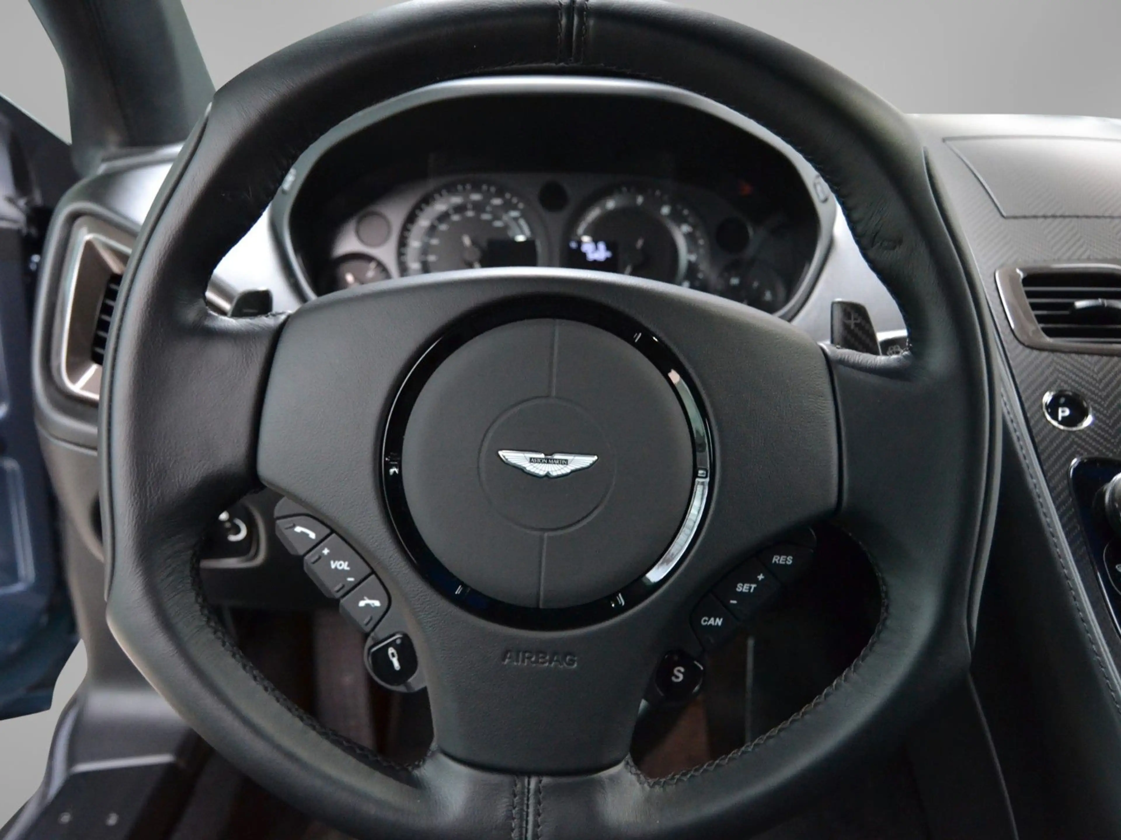 Aston Martin Vanquish Zagato Shooting Brake Nr. 92/99 — photo 9