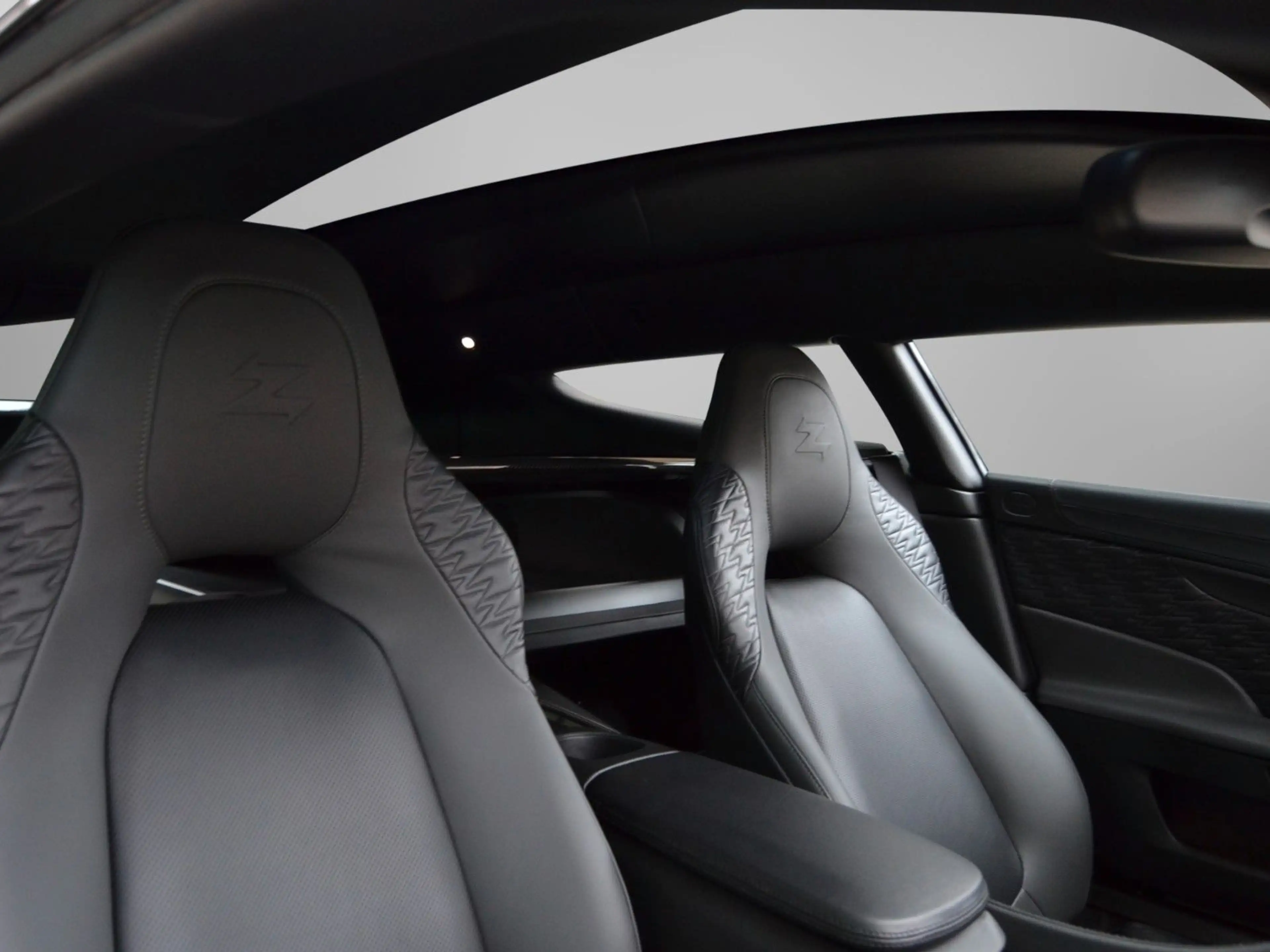 Aston Martin Vanquish Zagato Shooting Brake Nr. 92/99 — photo 13