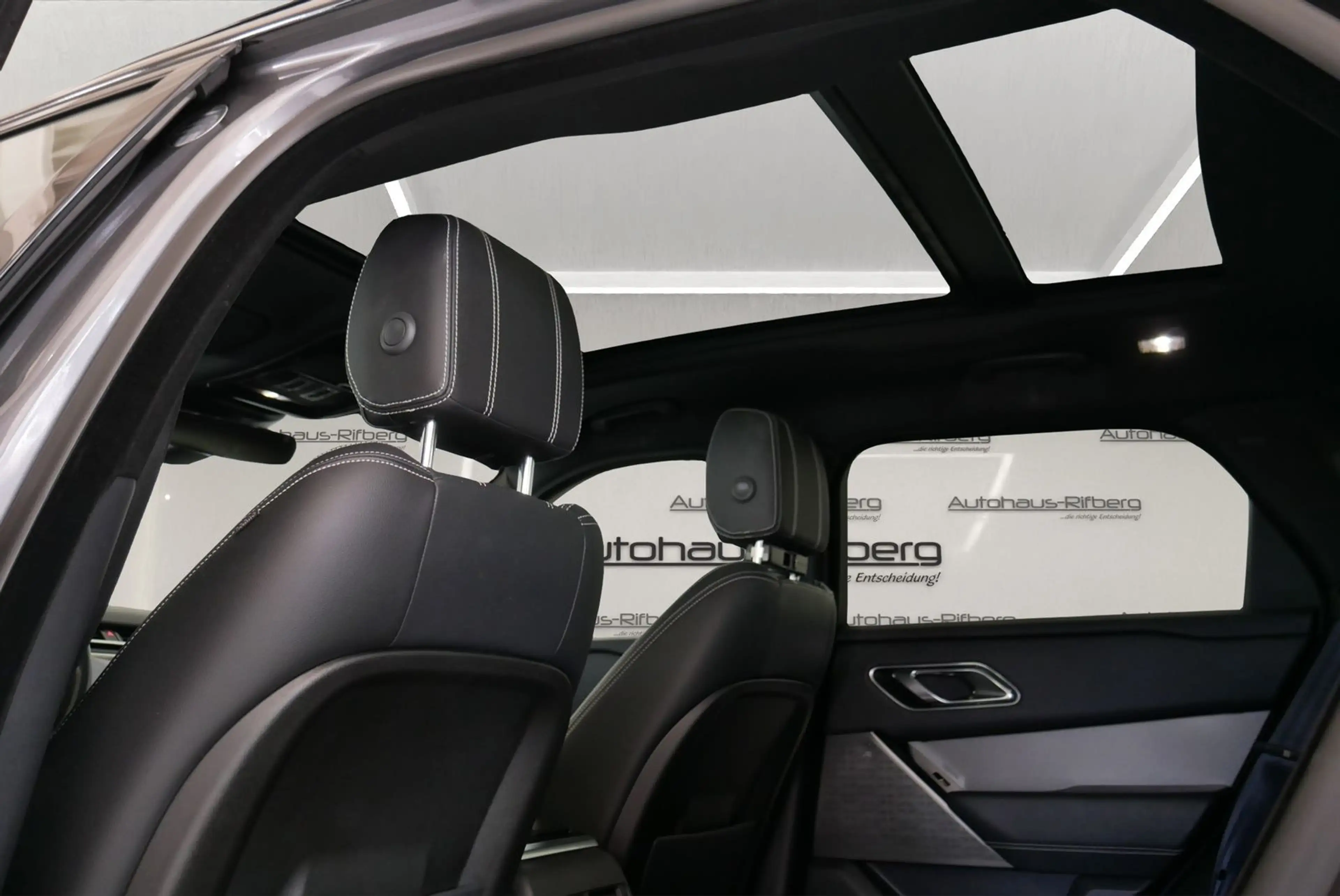 Land Rover Range Rover Velar 3.0 d R-Dynamic SE/Pano/ACC/21 — photo 11
