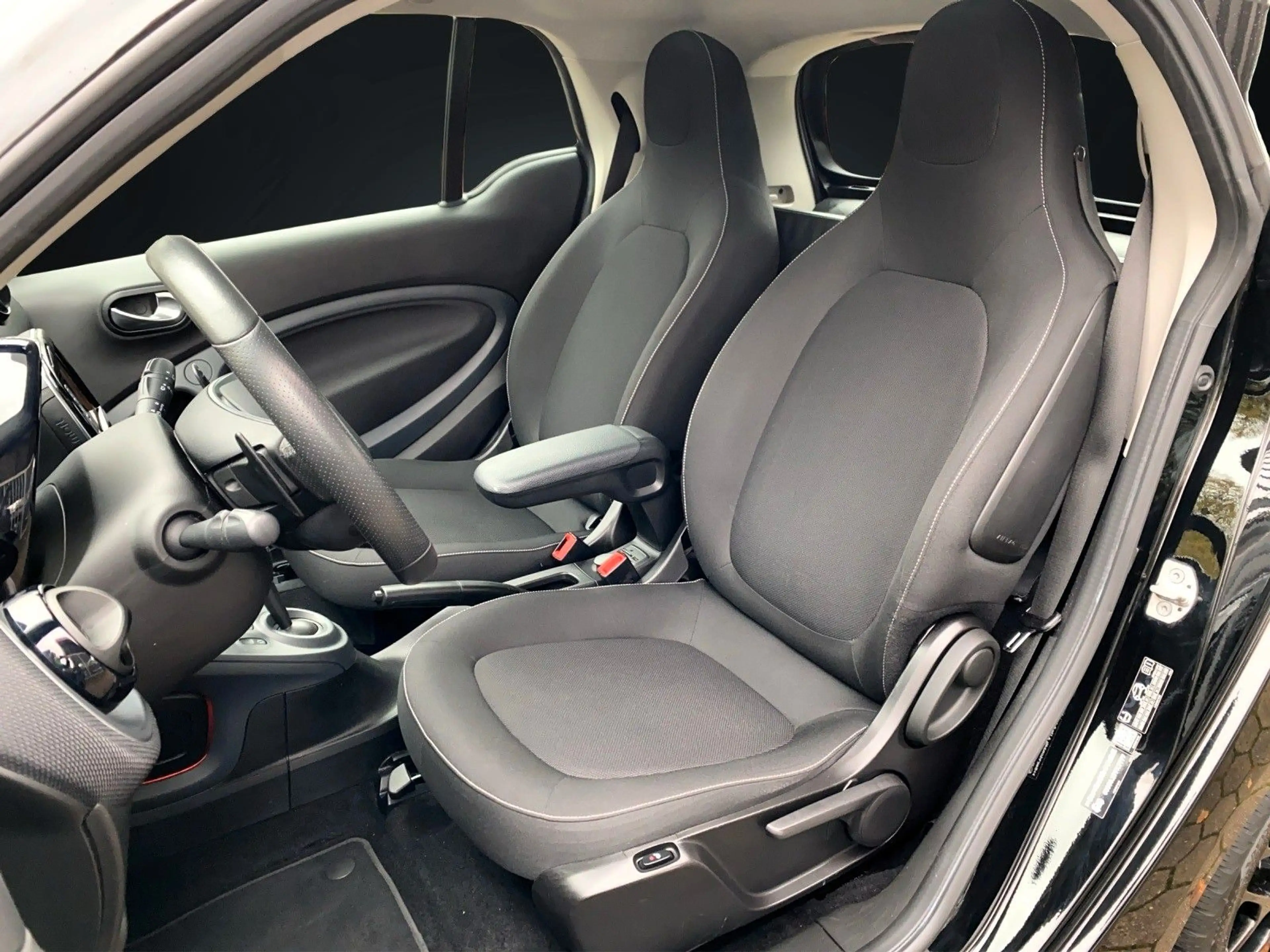 smart forTwo COUPE 90 PS NAVI-KAMERA-PANORAMA-PDC — photo 13