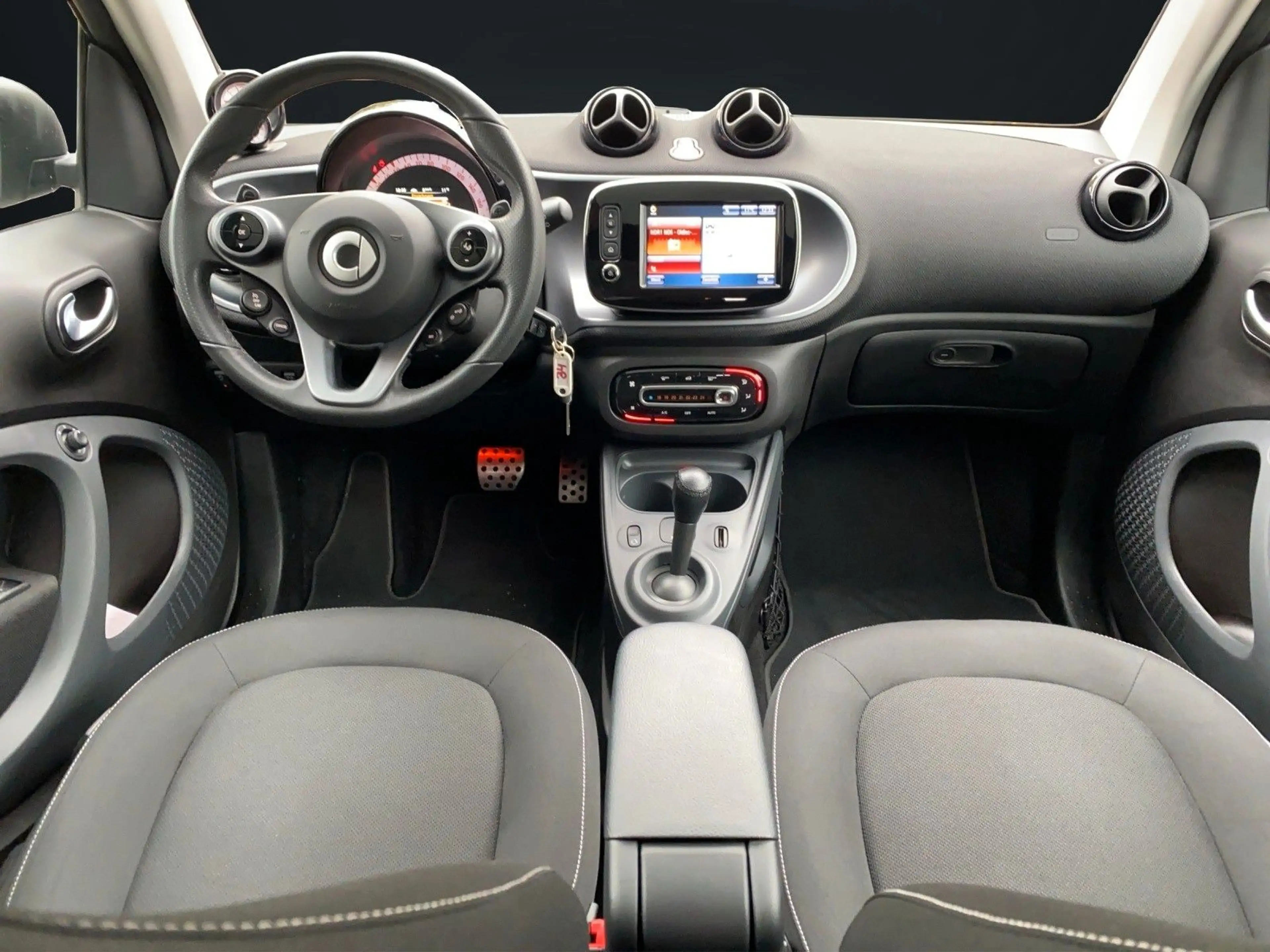 smart forTwo COUPE 90 PS NAVI-KAMERA-PANORAMA-PDC — photo 10