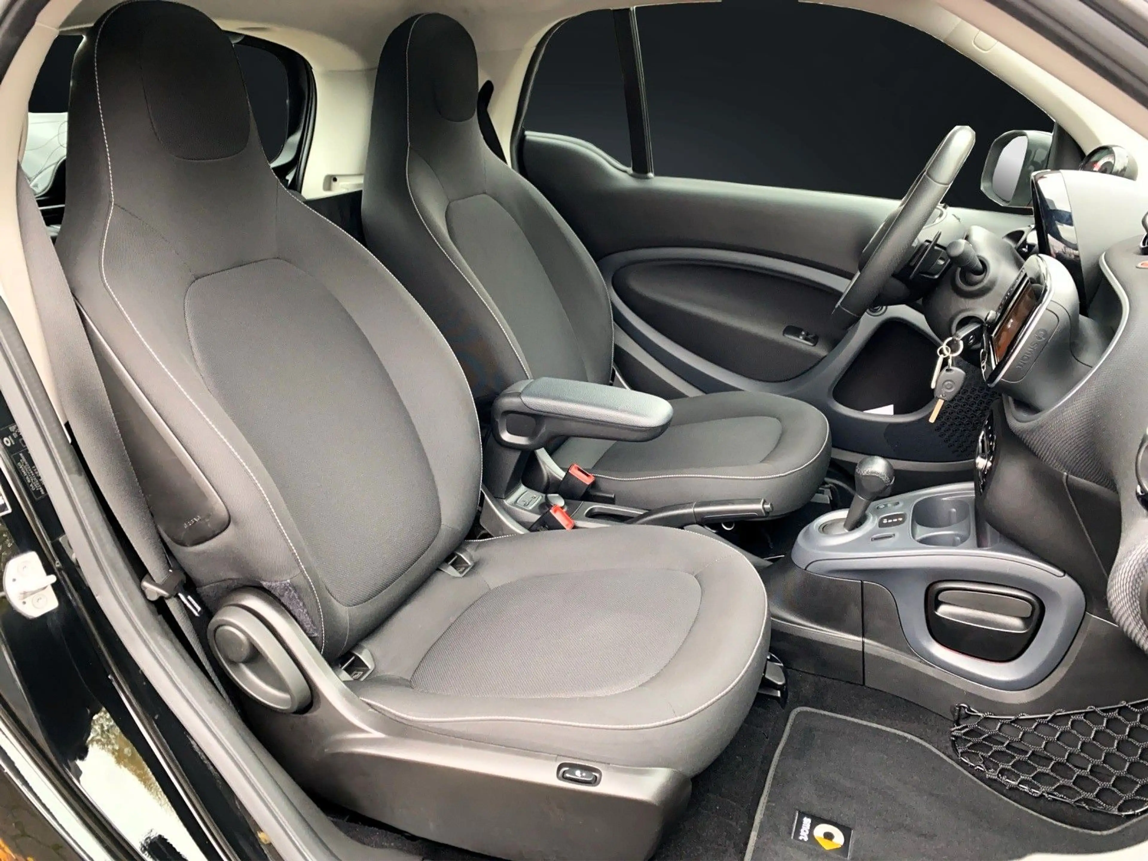 smart forTwo COUPE 90 PS NAVI-KAMERA-PANORAMA-PDC — photo 14
