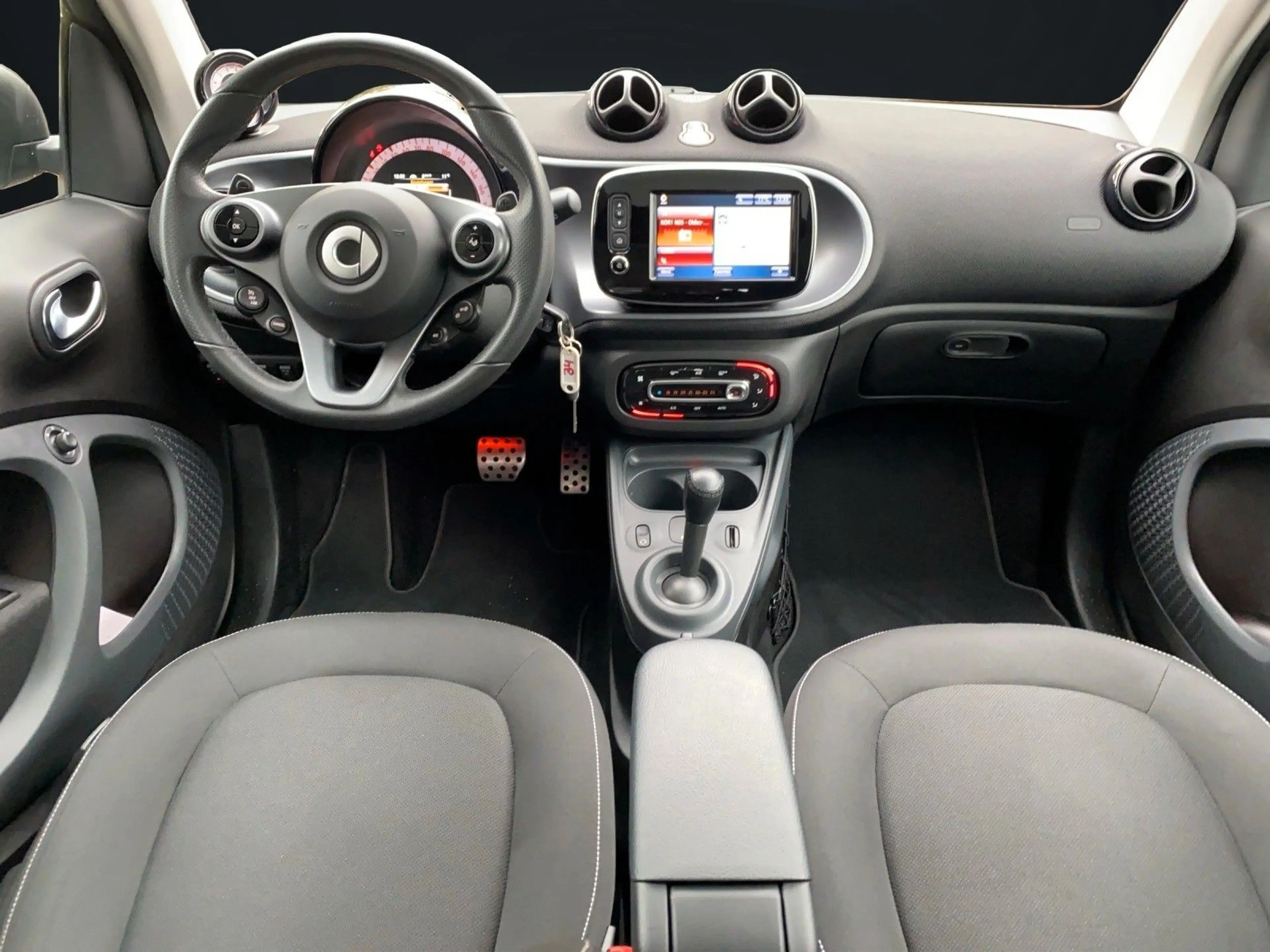 smart forTwo COUPE 90 PS NAVI-KAMERA-PANORAMA-PDC — photo 9