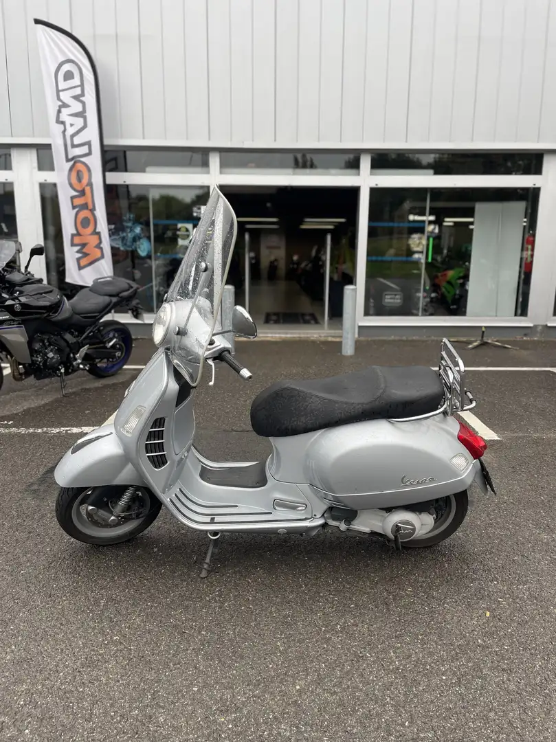 Piaggio GTS 250 Grijs - 2