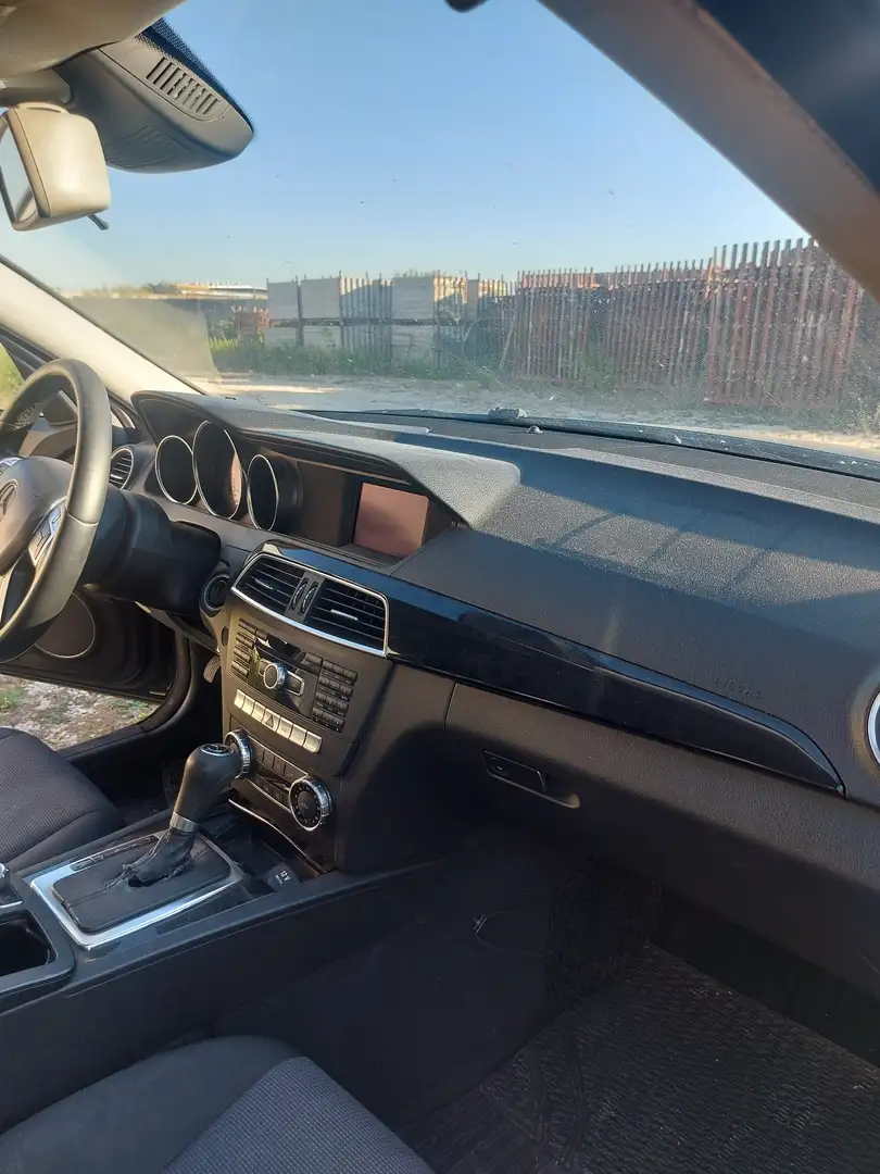 Mercedes-Benz 200 - 1