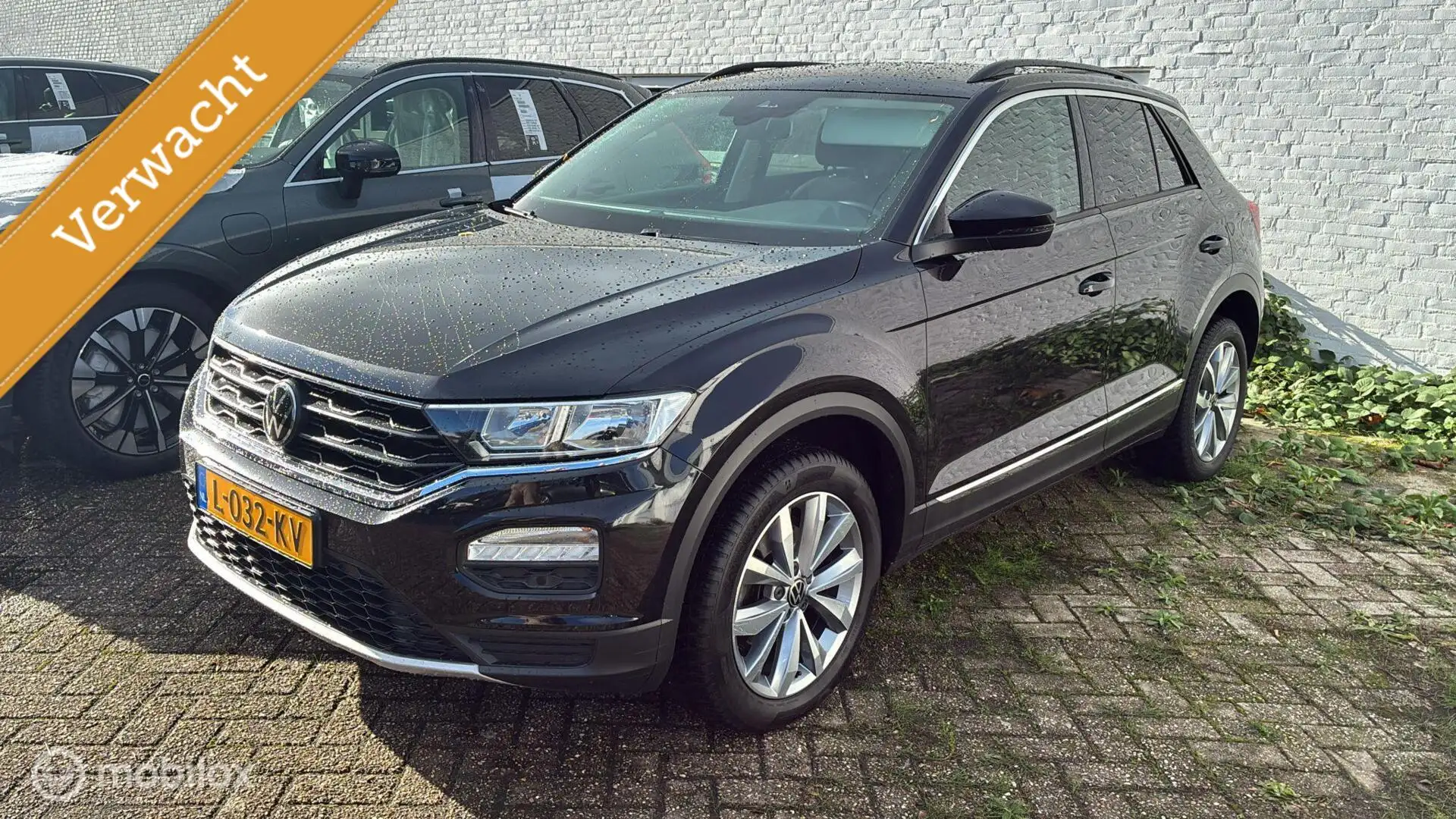 Volkswagen T-Roc 1.0TSI Acc Camera CarPlay Stoelverwarming PDC Zwart - 2