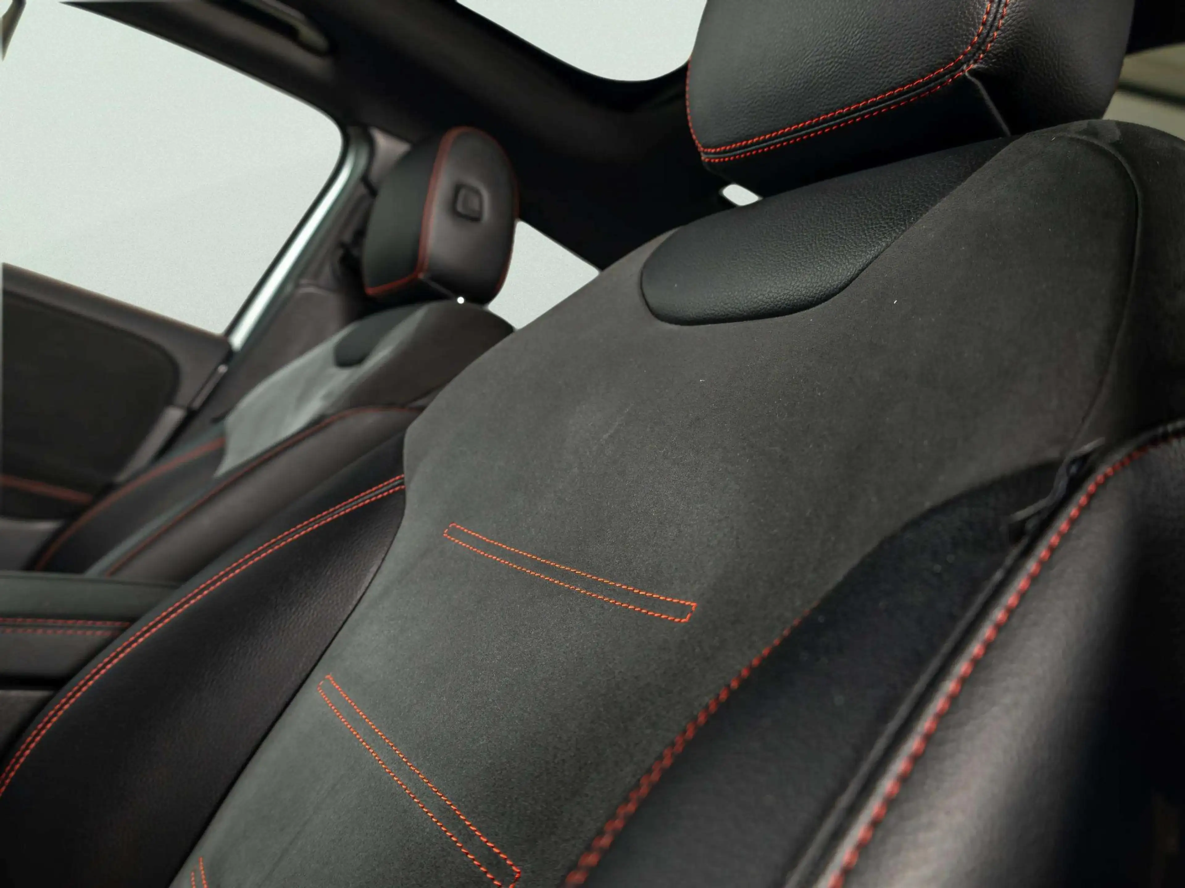 Mercedes-Benz GLA 250 e Business Solution AMG Limited | Panorama dak — photo 12