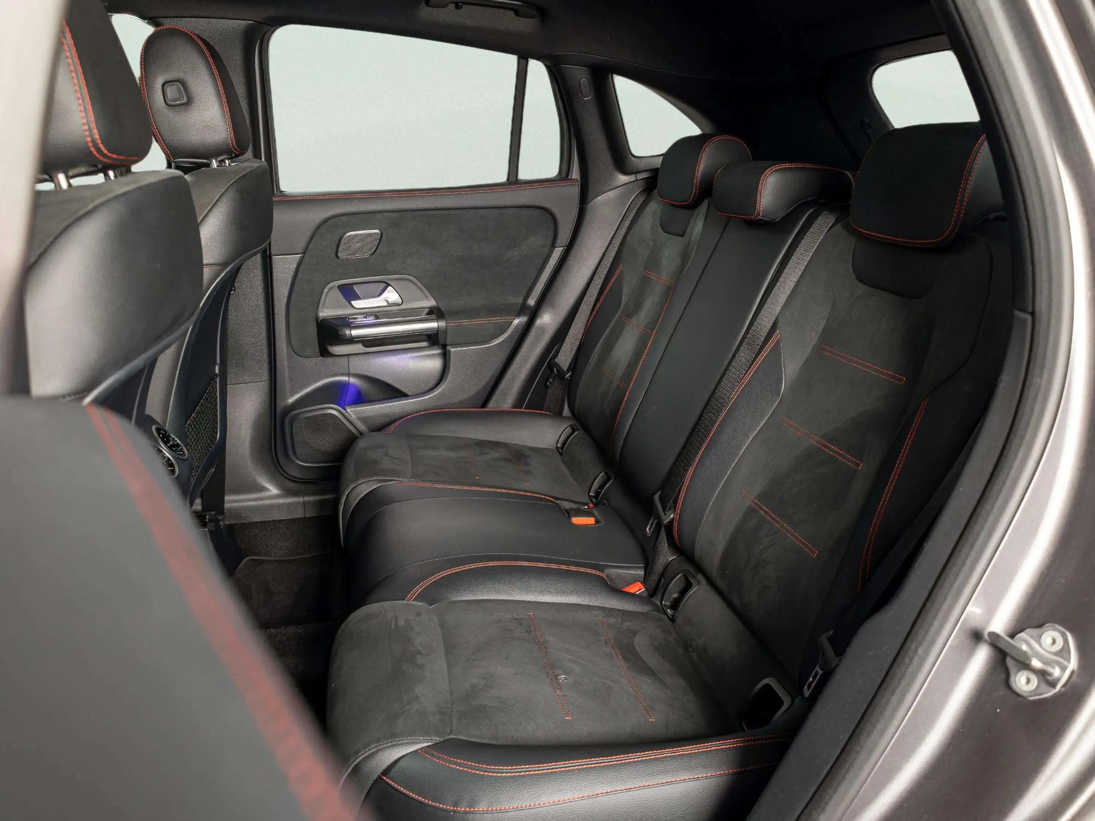 Mercedes-Benz GLA 250 e Business Solution AMG Limited | Panorama dak — photo 13