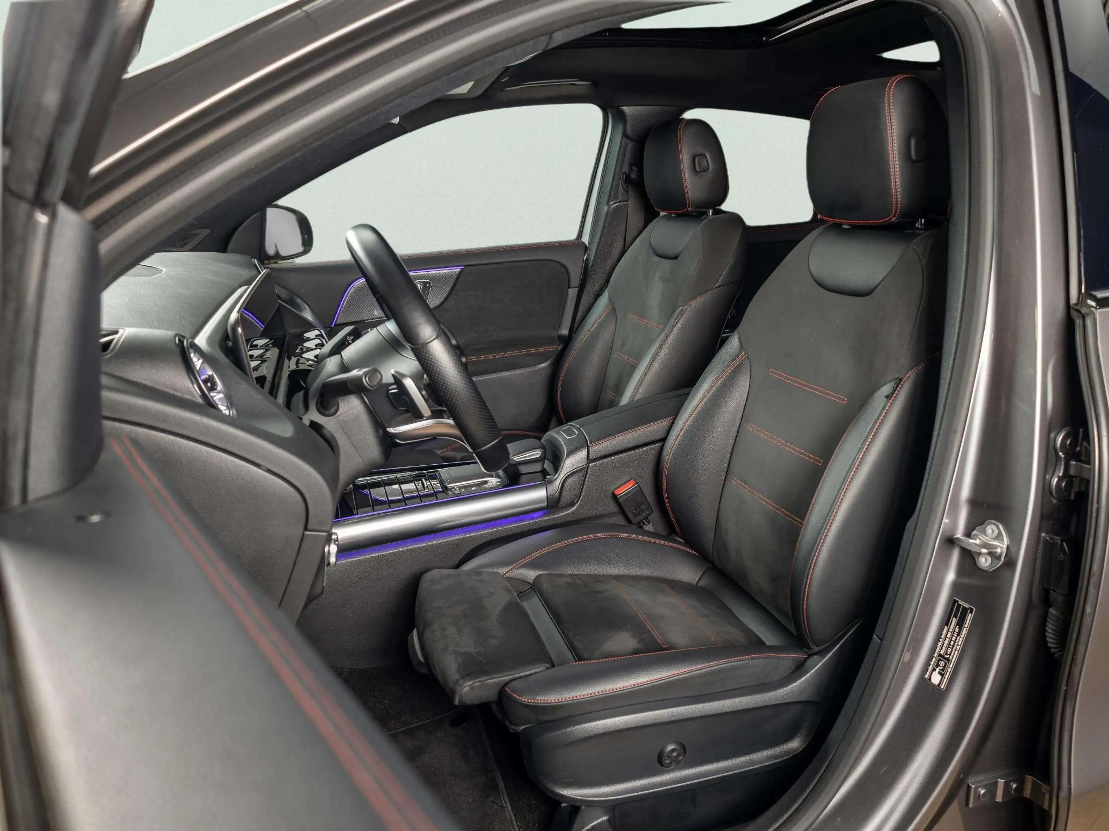 Mercedes-Benz GLA 250 e Business Solution AMG Limited | Panorama dak — photo 10
