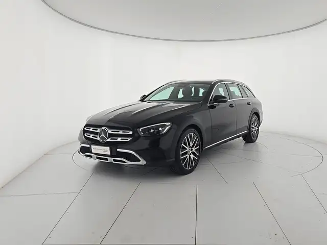 Mercedes-Benz 220 main image