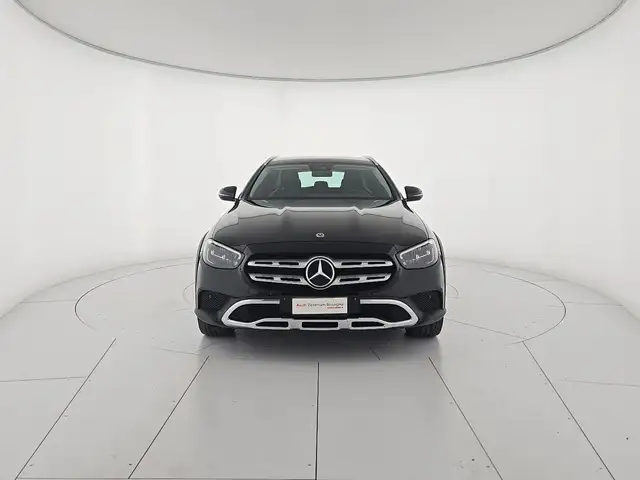 Mercedes-Benz 220 view 7