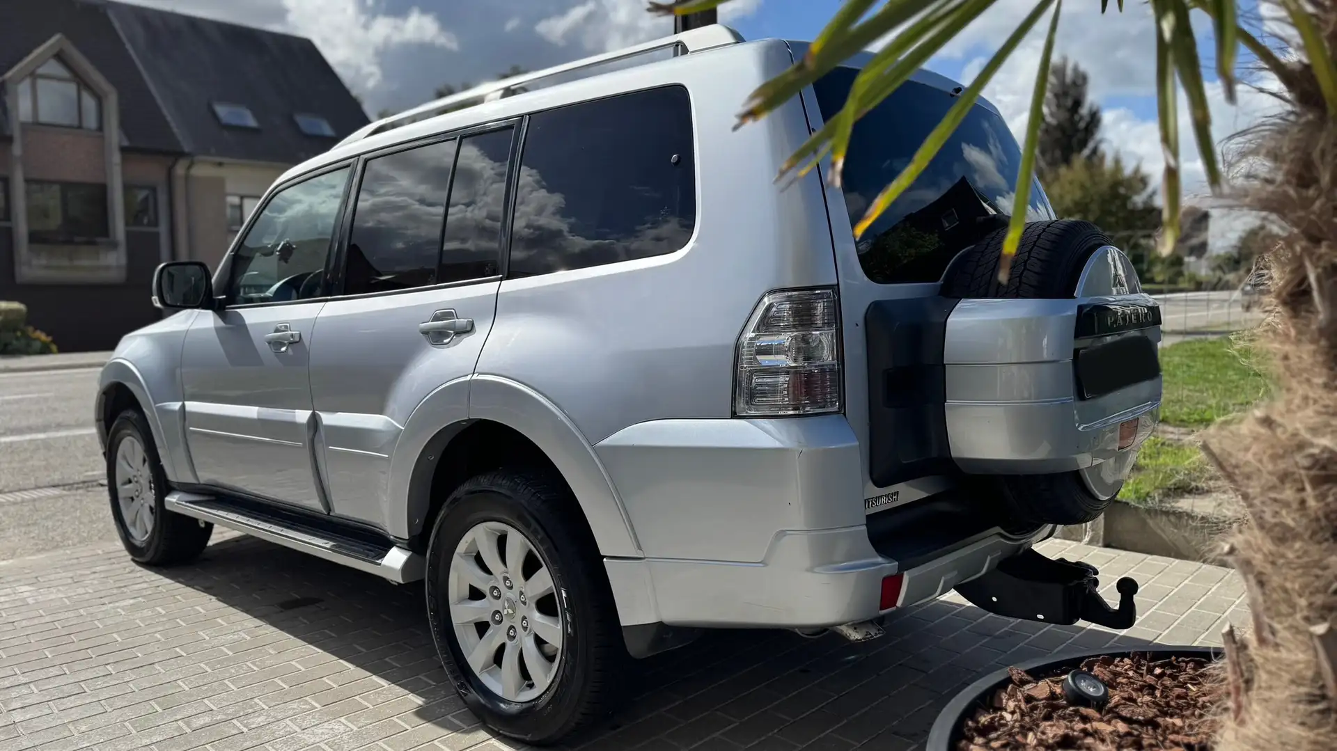 Mitsubishi Pajero Pajero 3.2 DI-D Instyle FAP Zilver - 2